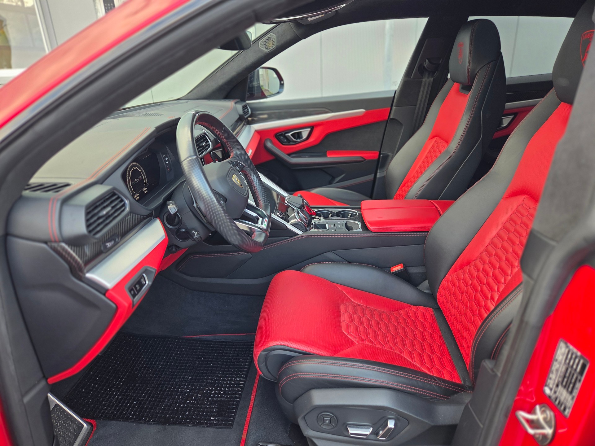 LAMBORGHINI Urus E-Gear-image-5
