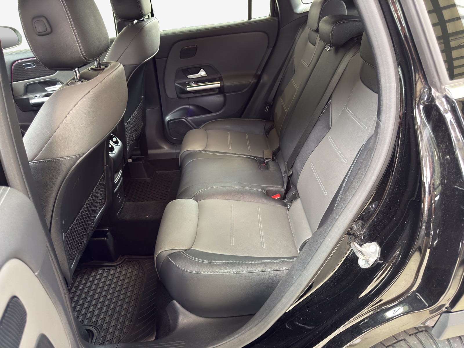 MERCEDES-BENZ GLA 200 4Matic AMG Line 8G-DCT-image-11