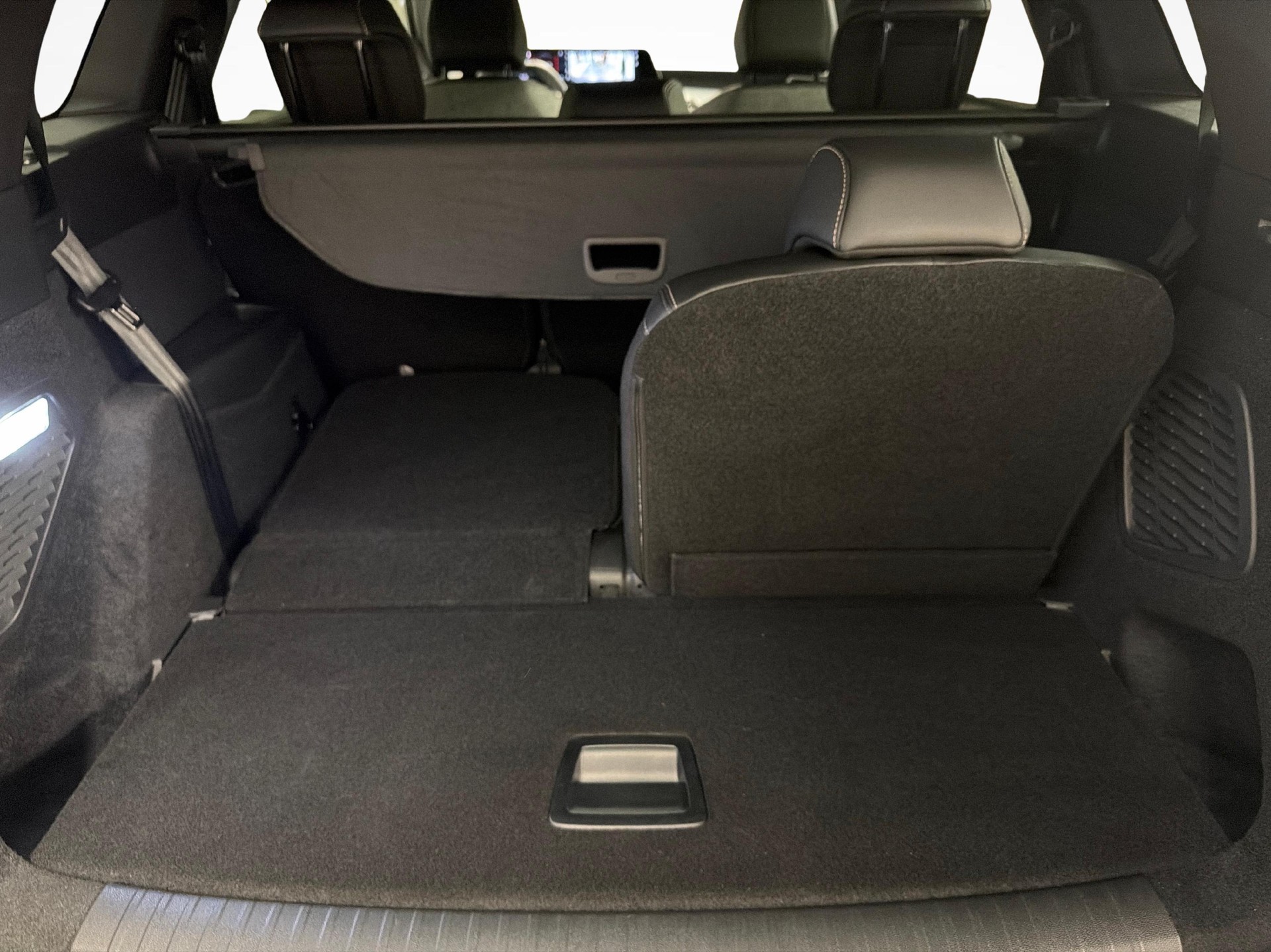 PEUGEOT 5008 1.6 PHEV Allure-image-11