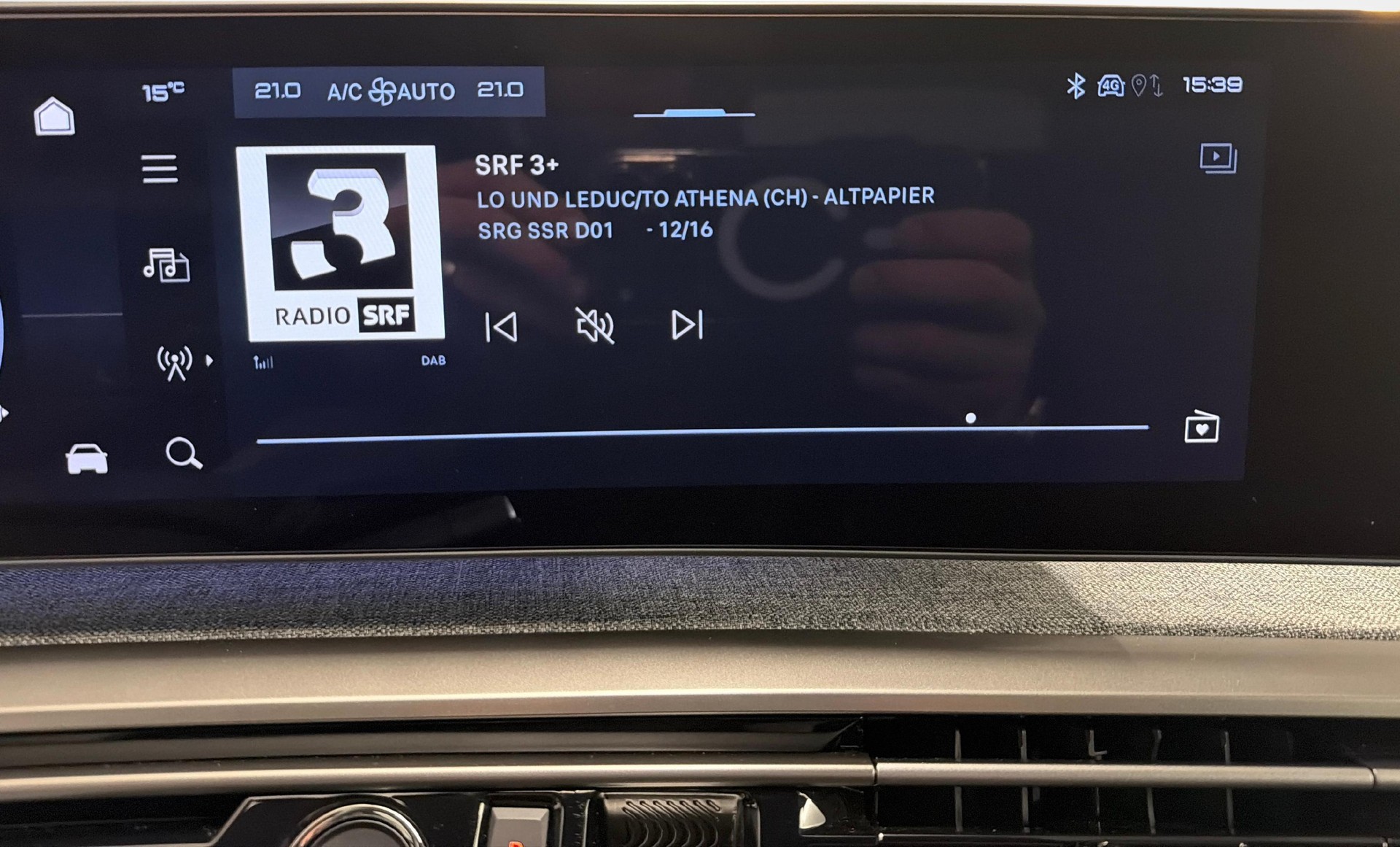 PEUGEOT 5008 1.6 PHEV Allure-image-16