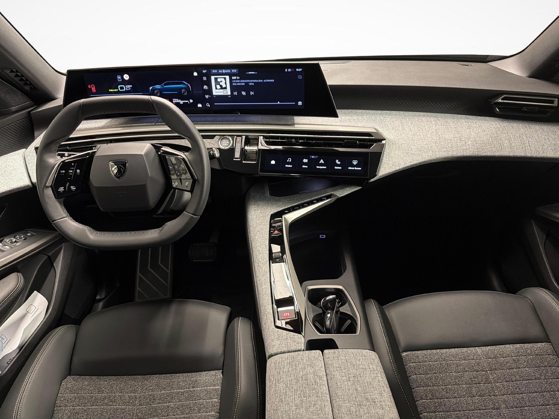 PEUGEOT 5008 1.6 PHEV Allure-image-8