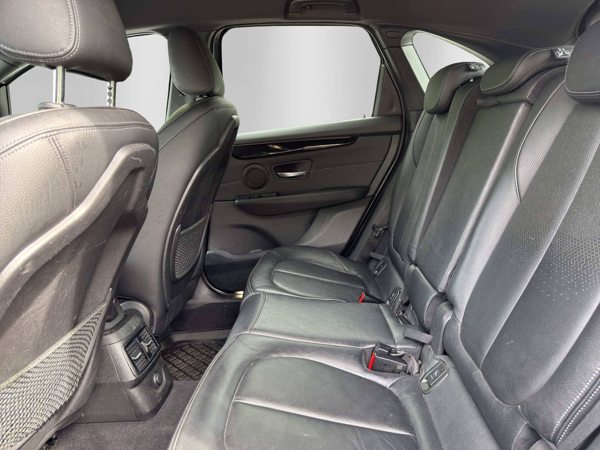 BMW 220d xDrive Active Tourer M Sport Steptronic-image-13