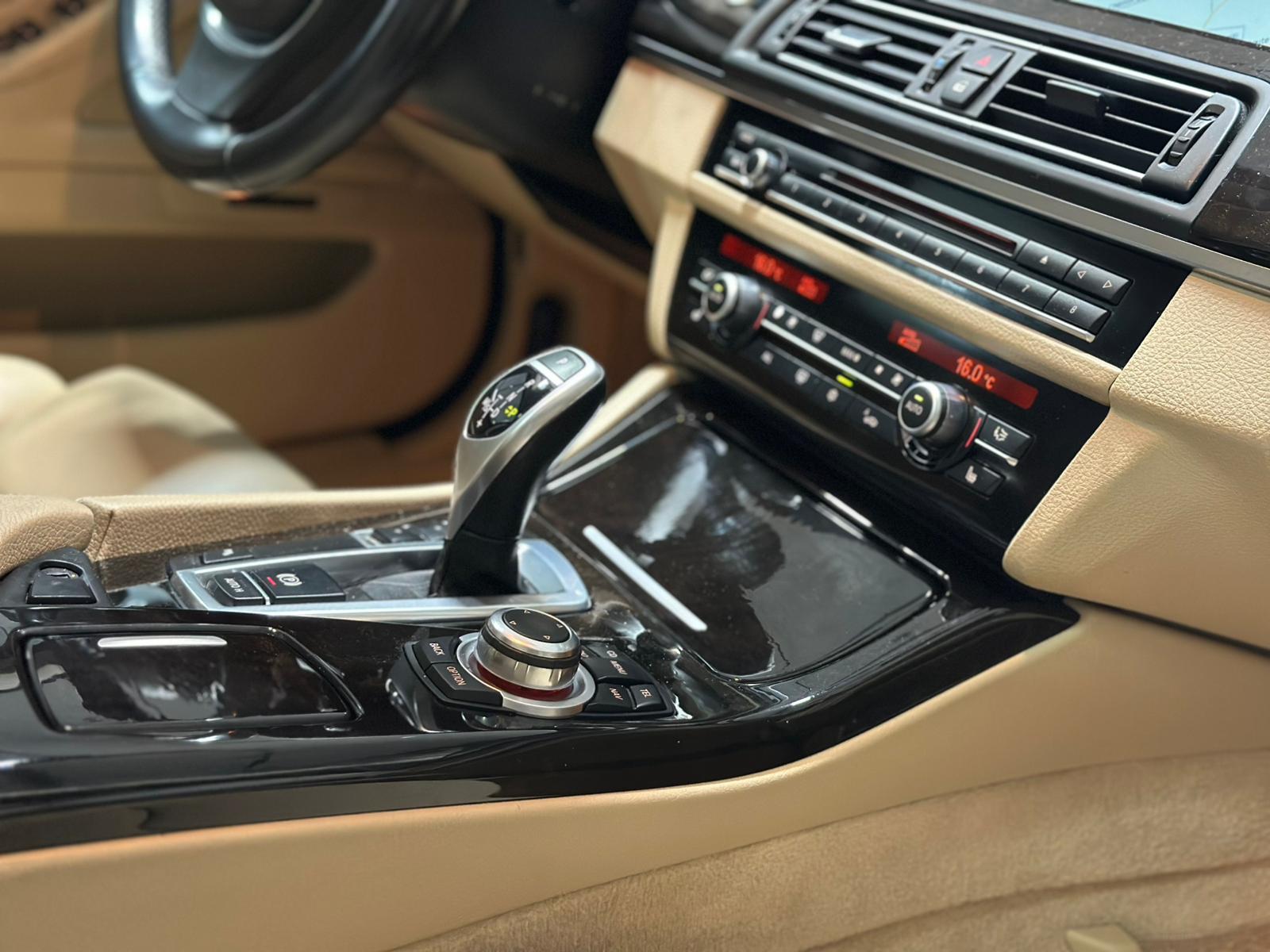 BMW 528i Steptronic-image-13
