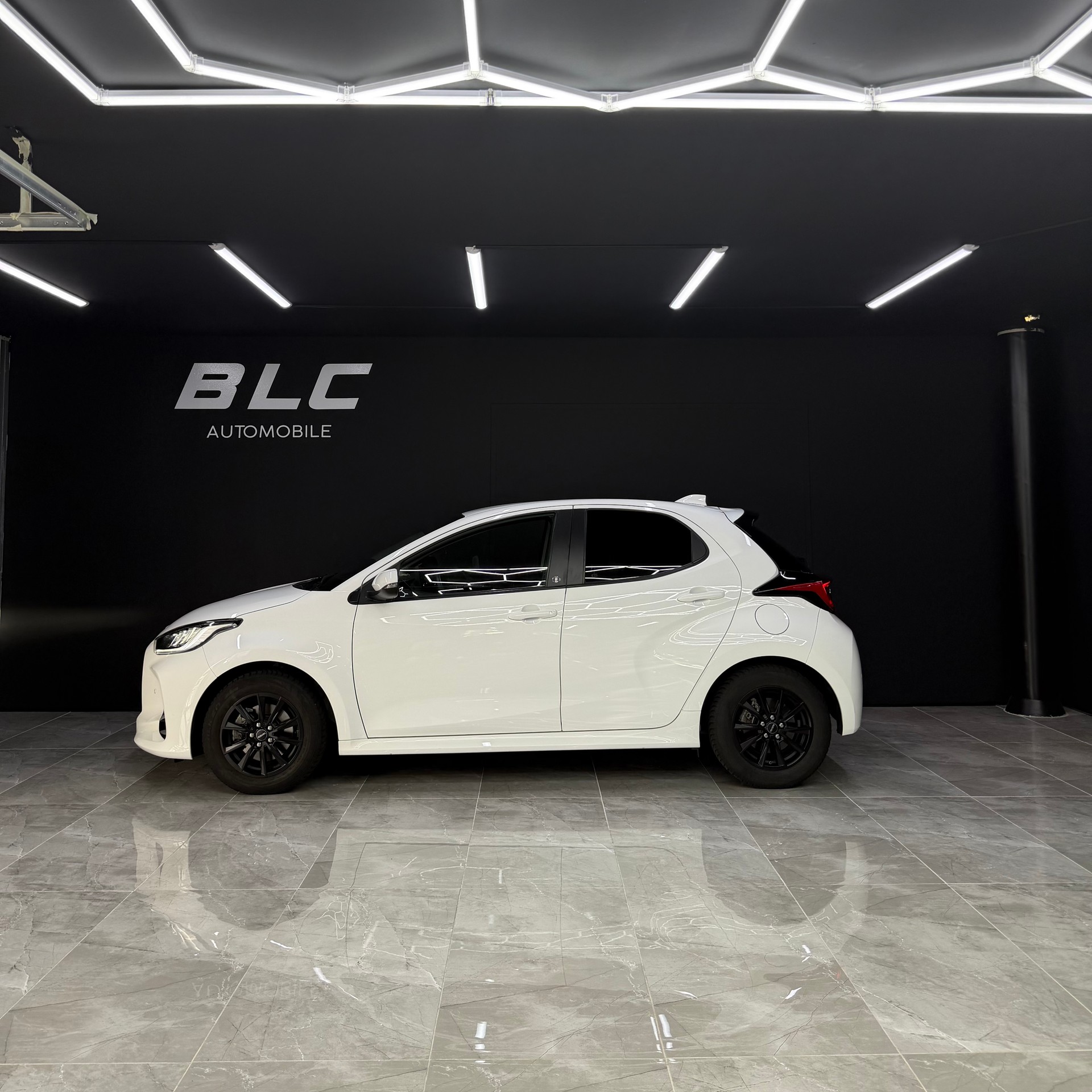 TOYOTA Yaris 1.5 Comfort e-CVT-image-2
