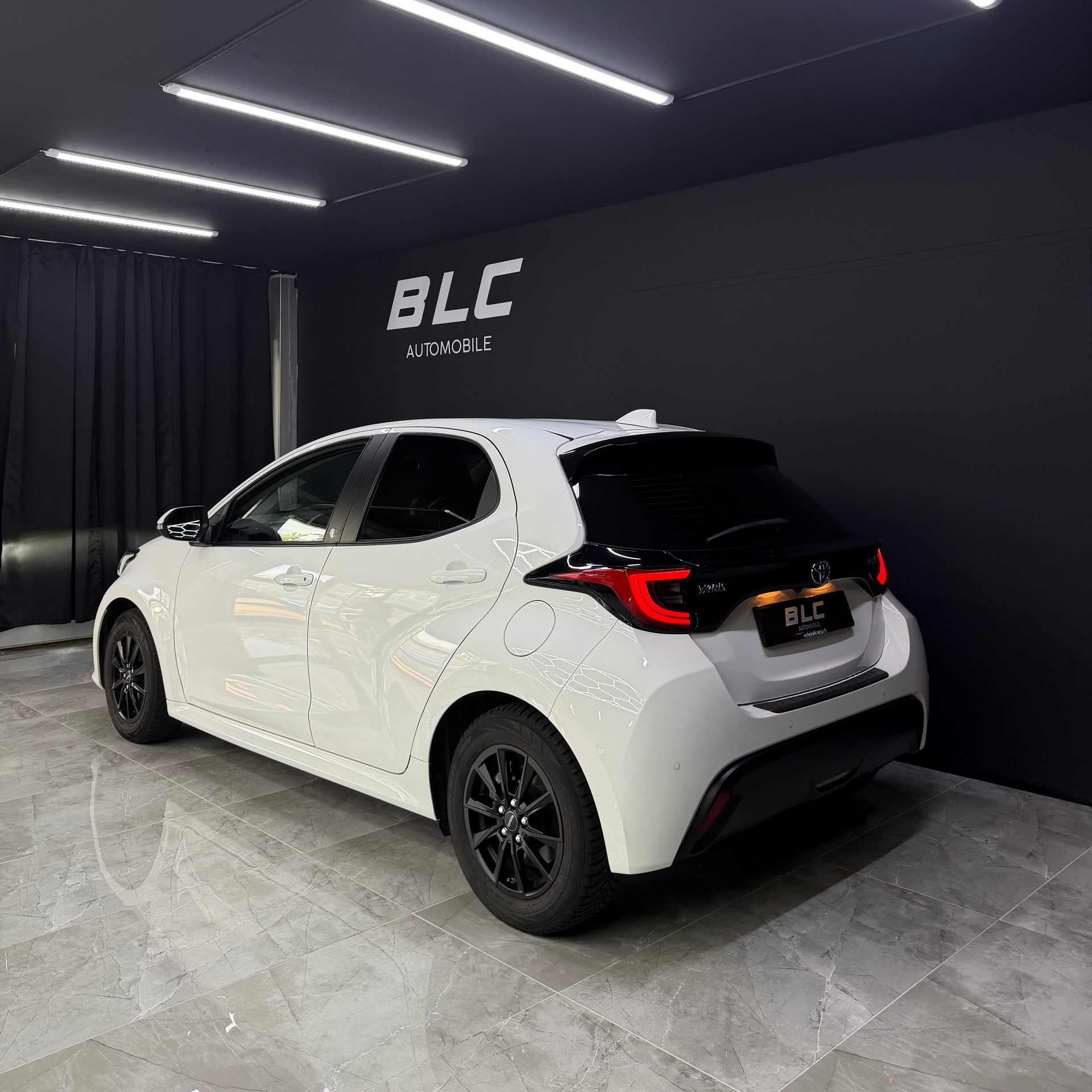 TOYOTA Yaris 1.5 Comfort e-CVT-image-4