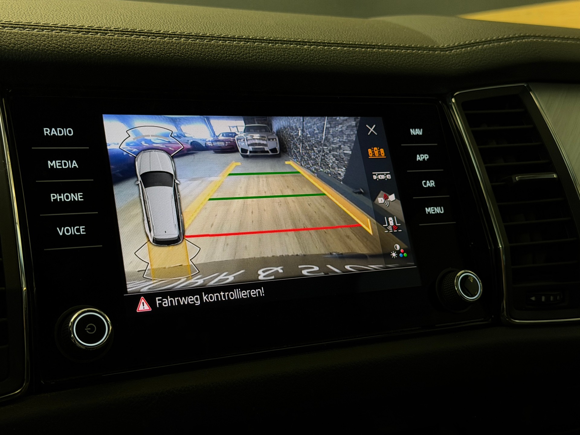 SKODA Kodiaq 2.0 TDI CR Ambition 4x4 DSG-image-16