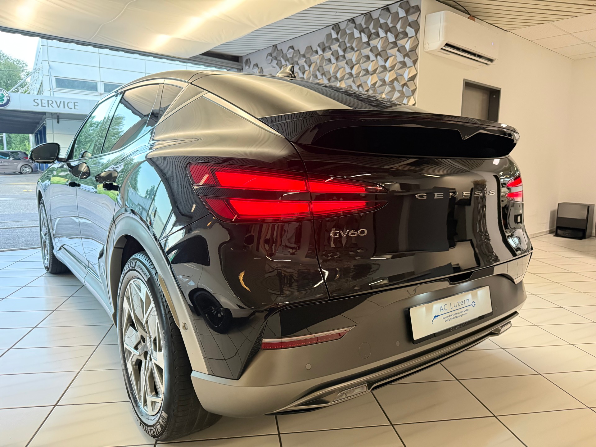 GENESIS GV60 77.4 kWh Premium SoH 97.7 %-image-3
