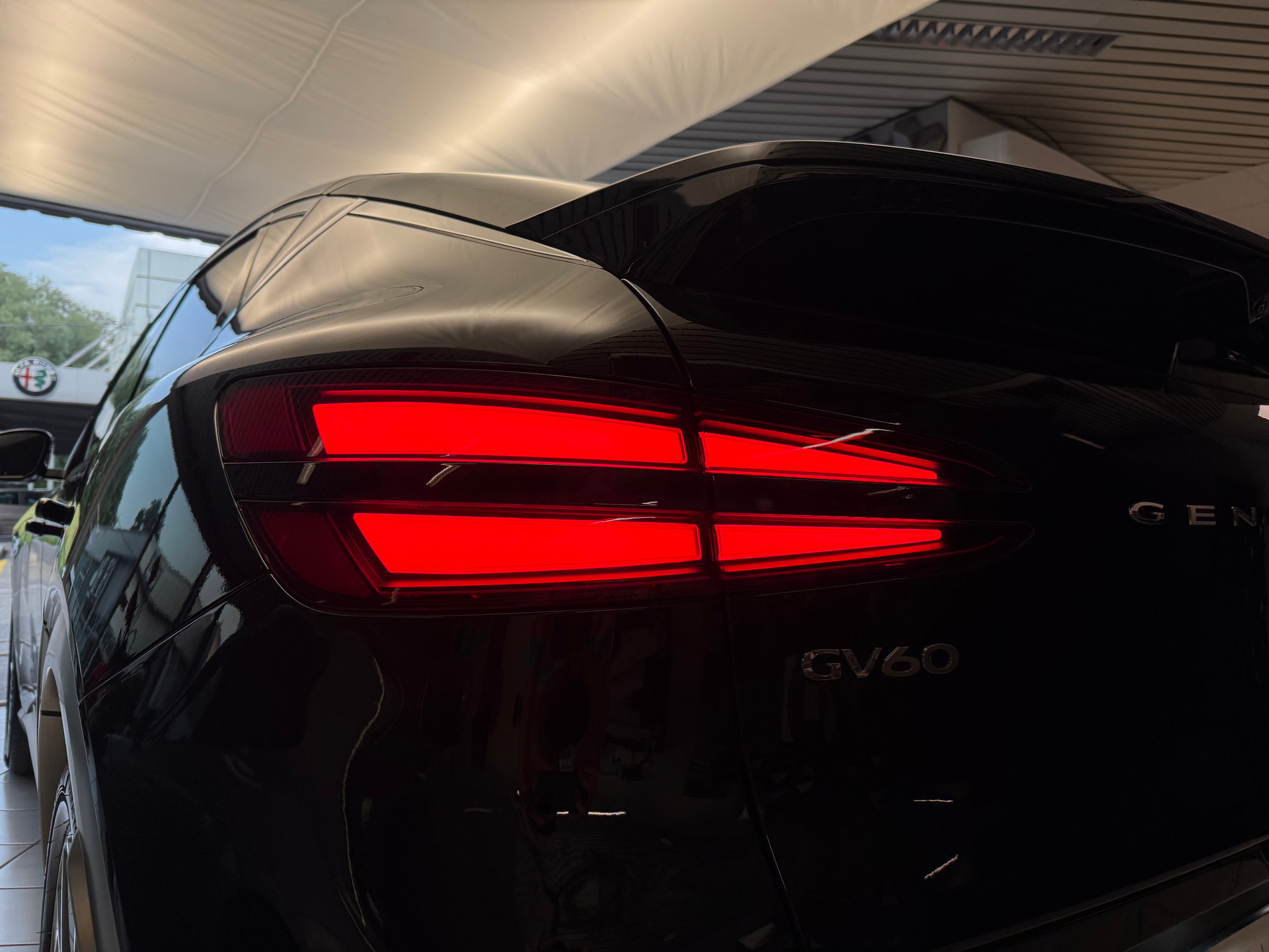GENESIS GV60 77.4 kWh Premium SoH 97.7 %-image-31