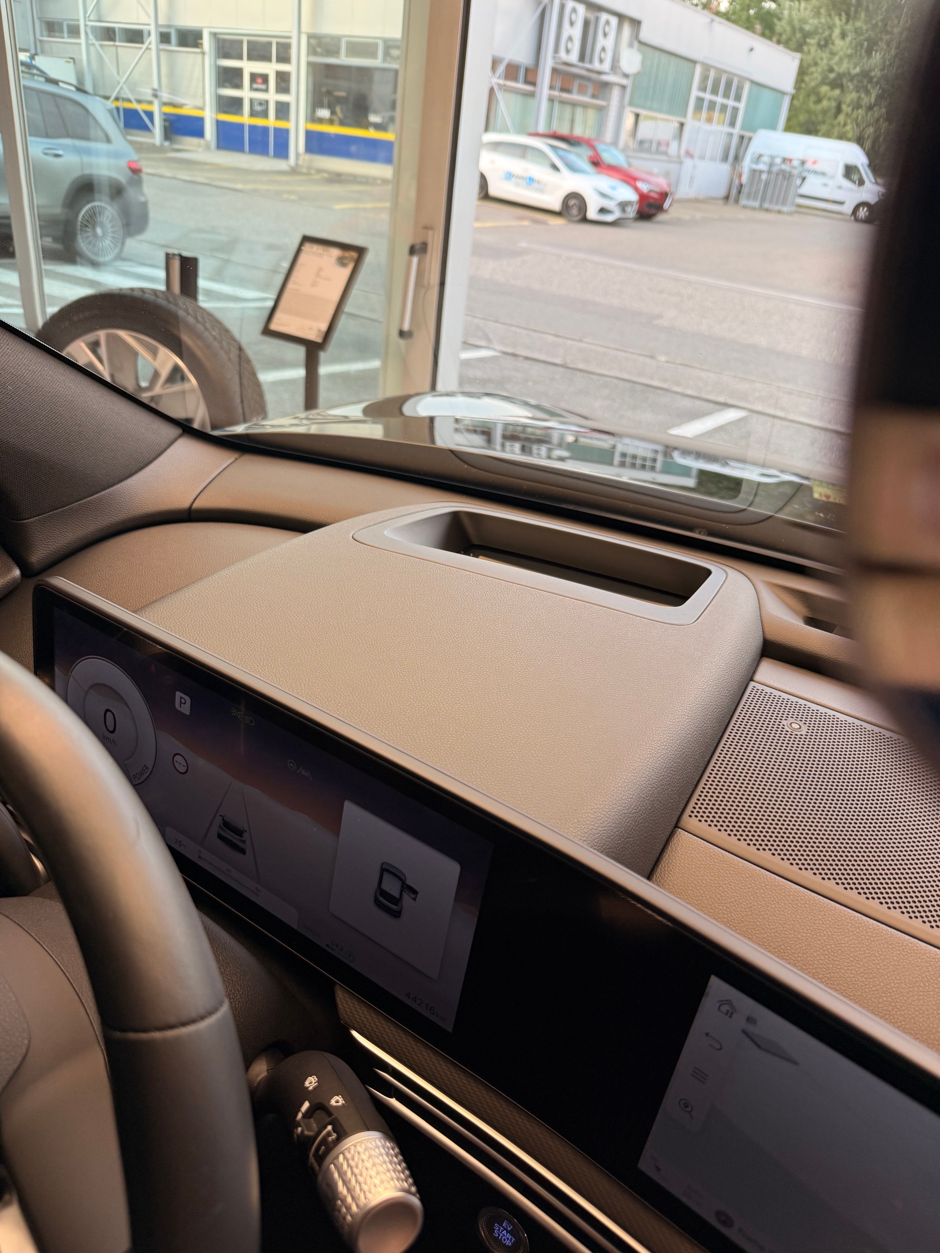 GENESIS GV60 77.4 kWh Premium SoH 97.7 %-image-18