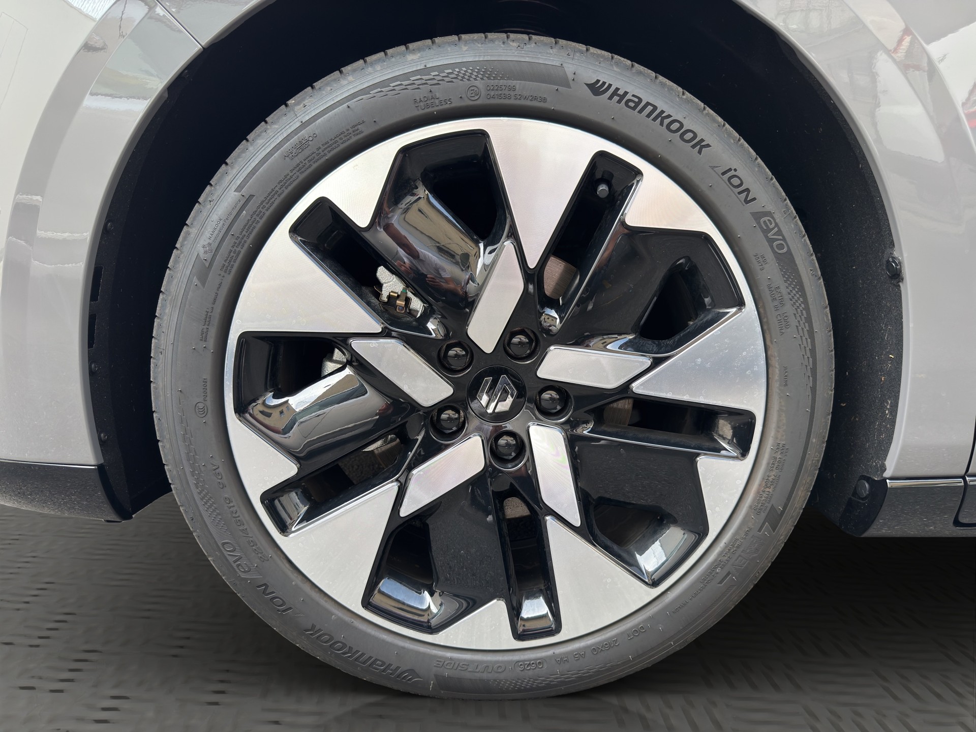 LEAPMOTOR B05 EV-image-12
