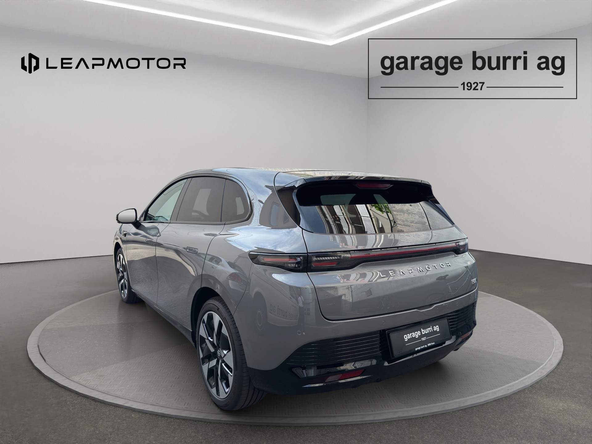 LEAPMOTOR B05 EV-showroom-element-1
