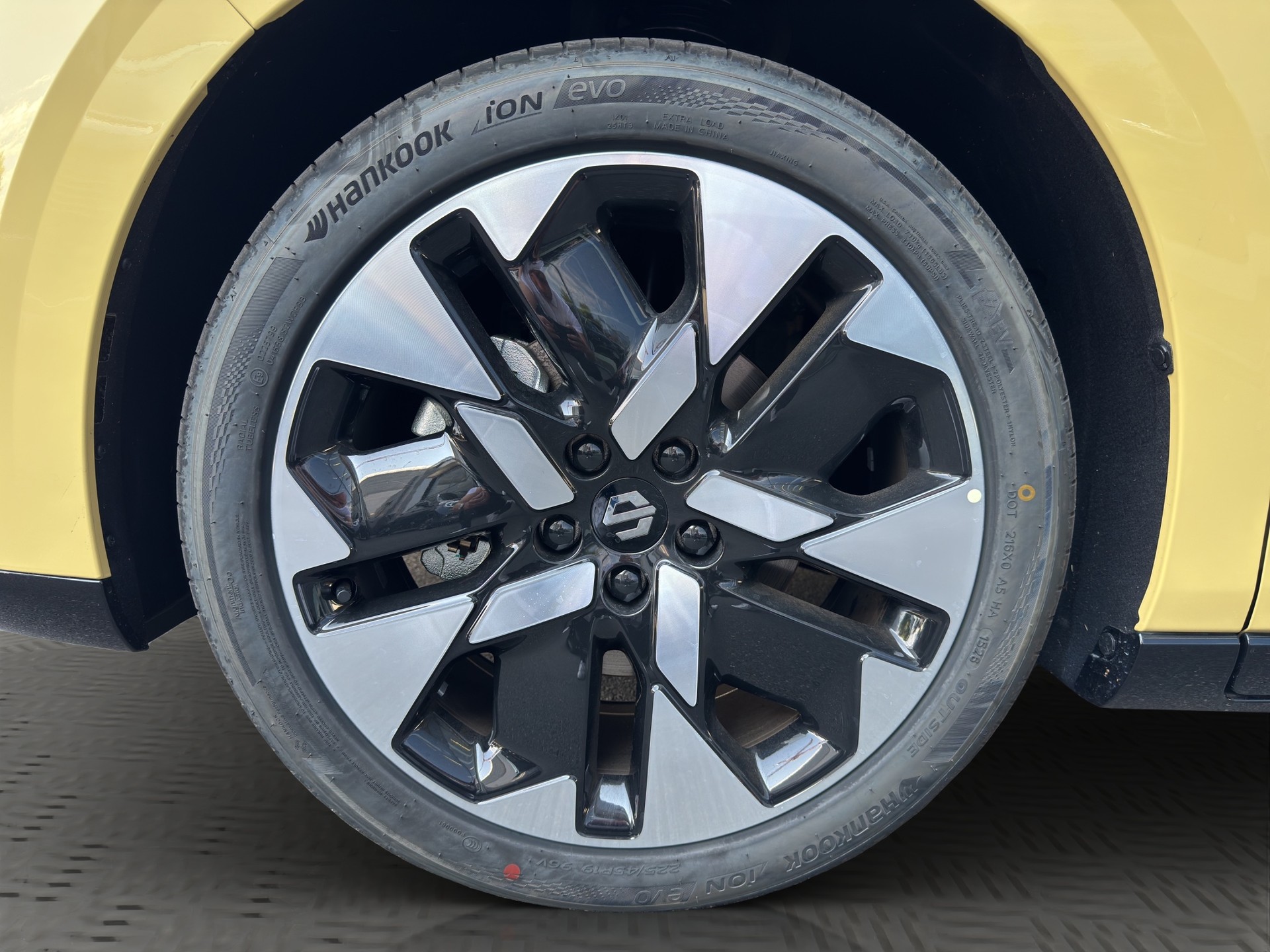 LEAPMOTOR B05 EV-image-18