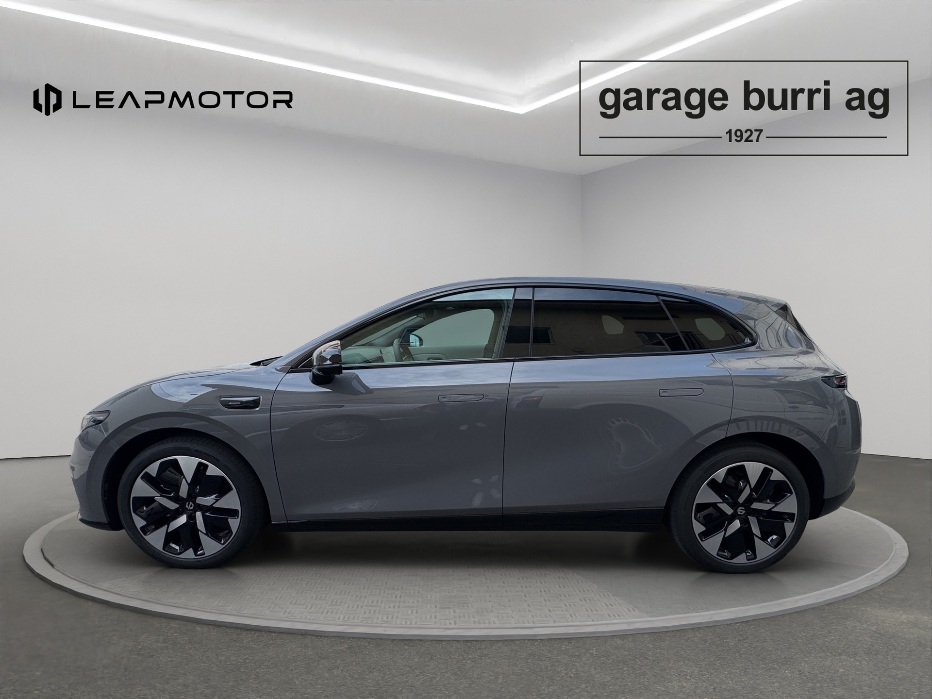 LEAPMOTOR B05 EV-showroom-element-2