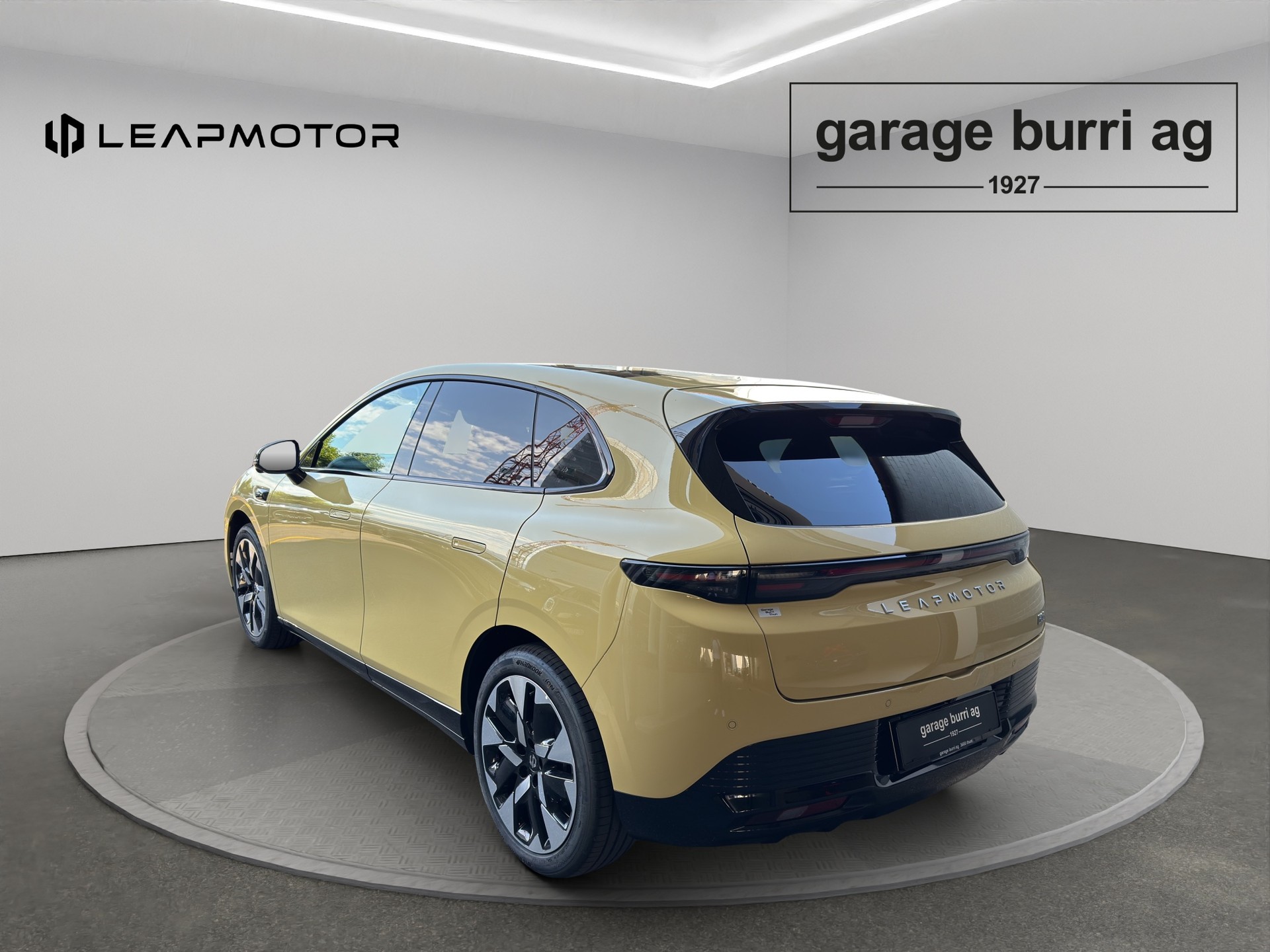 LEAPMOTOR B05 EV-showroom-element-1