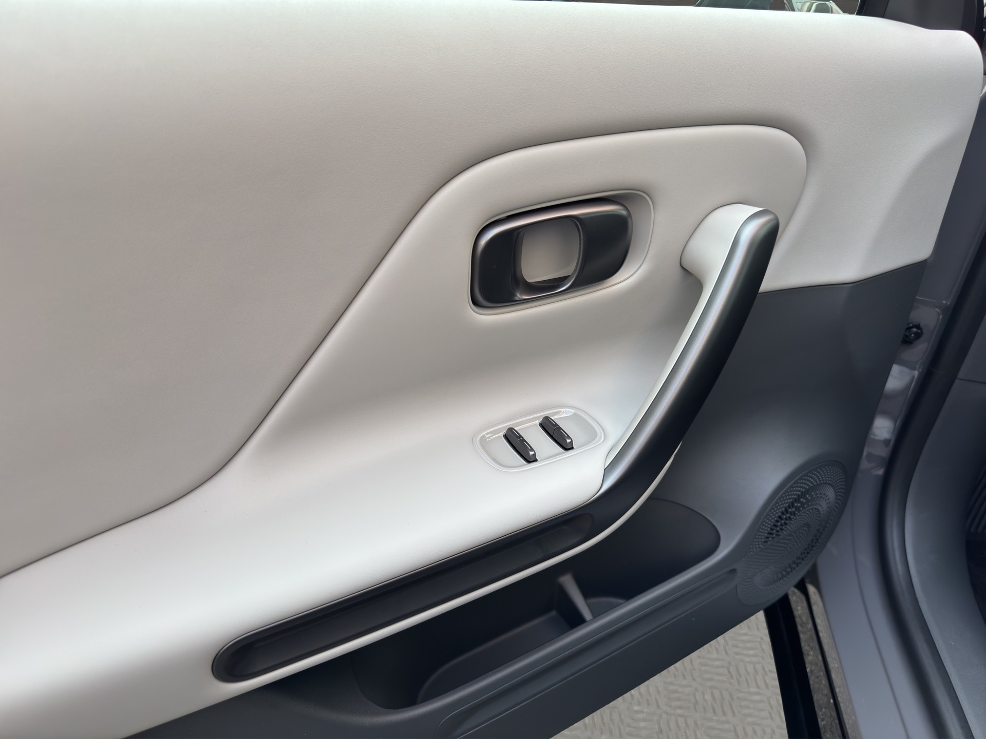 LEAPMOTOR B05 EV-image-8
