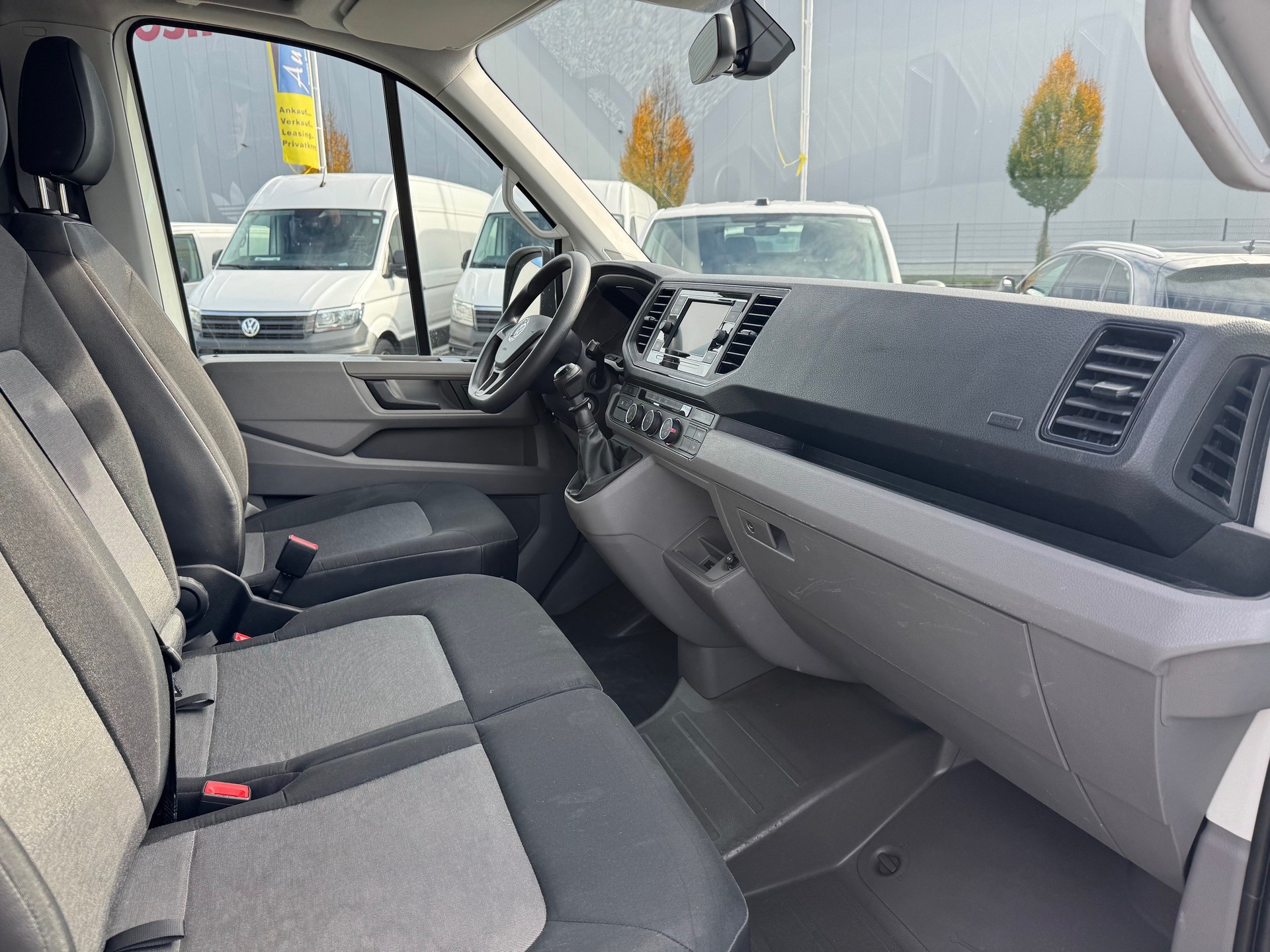 VW Crafter 35 2.0 TDI L4-image-8