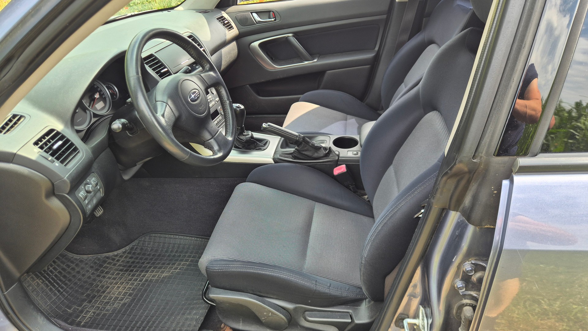 SUBARU Legacy 2.0R AWD Swiss-image-4