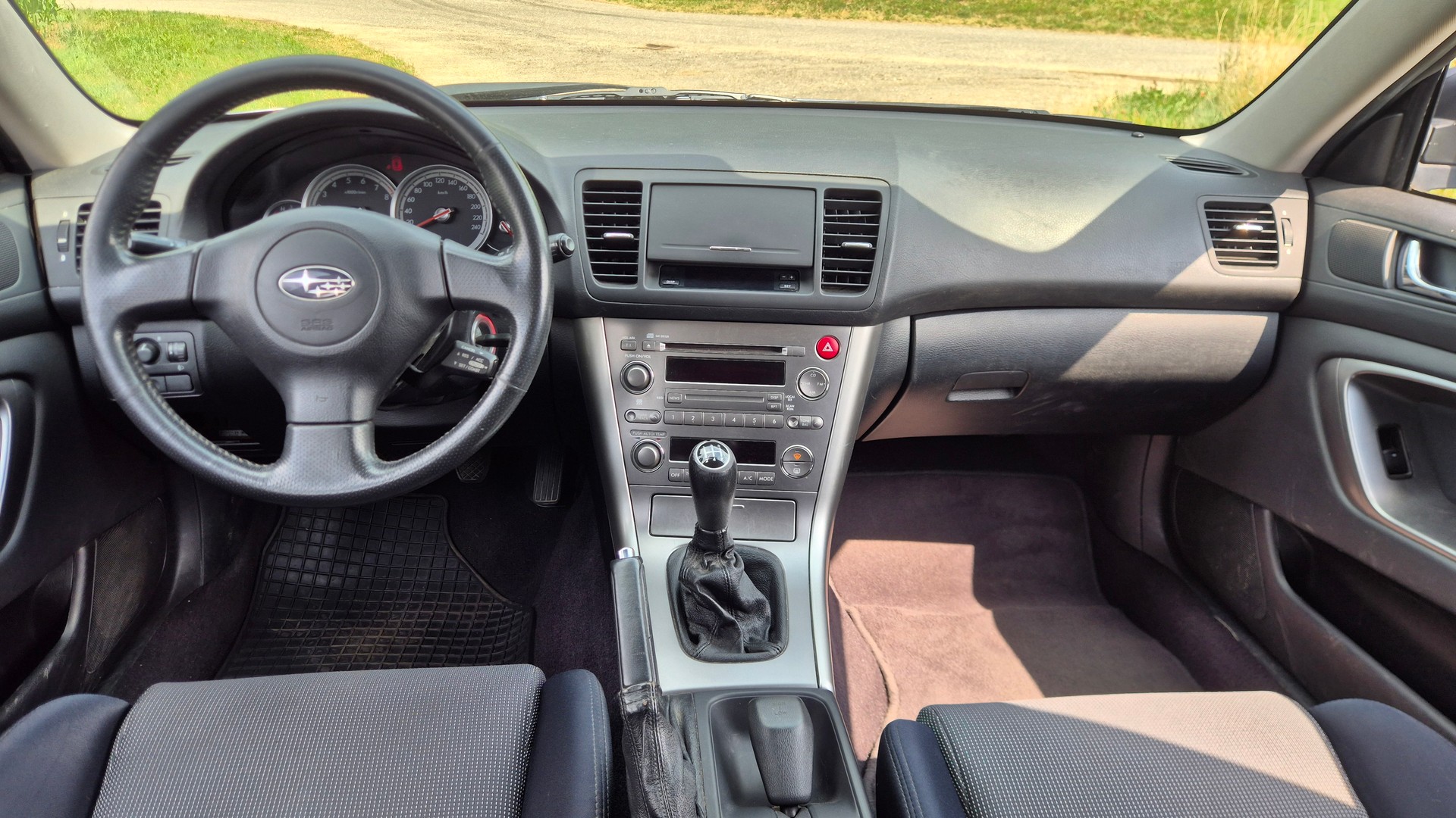 SUBARU Legacy 2.0R AWD Swiss-image-6