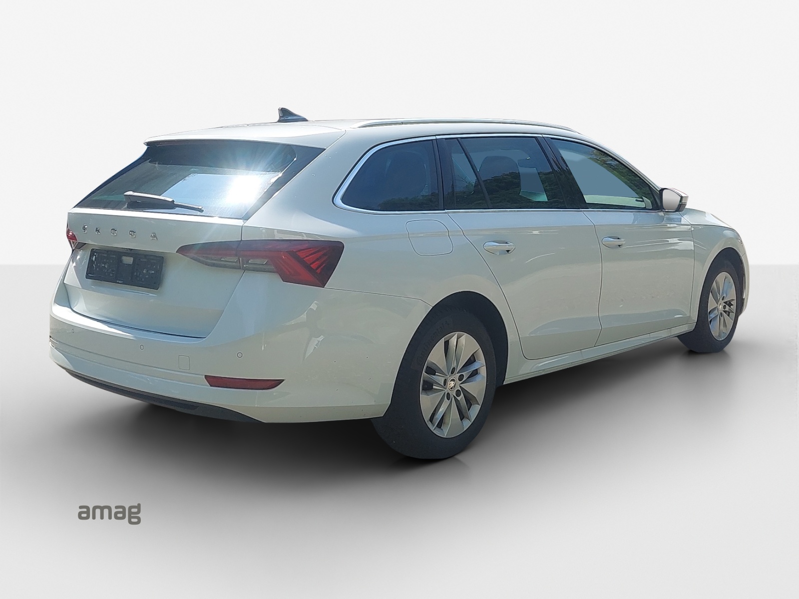 SKODA Octavia Combi 2.0 TDI DSG Ambition-image-4
