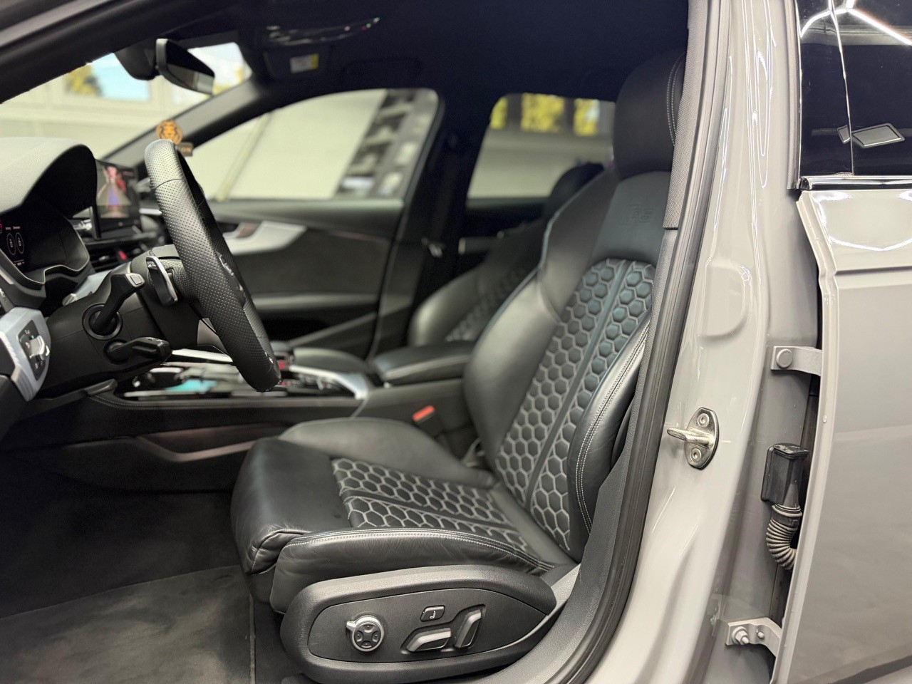 AUDI RS4 Avant quattro | DRC Sportfahrwerk | Virtual Cockpit | Rückfahrkamera | Facelift Model-image-18