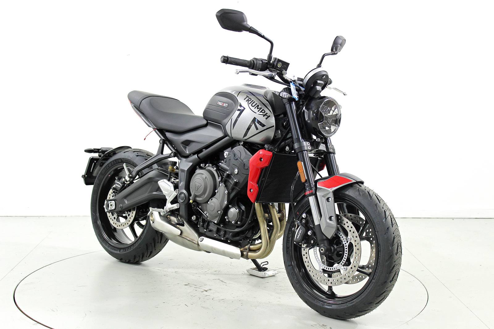 TRIUMPH Trident 660 ABS-showroom-element-1