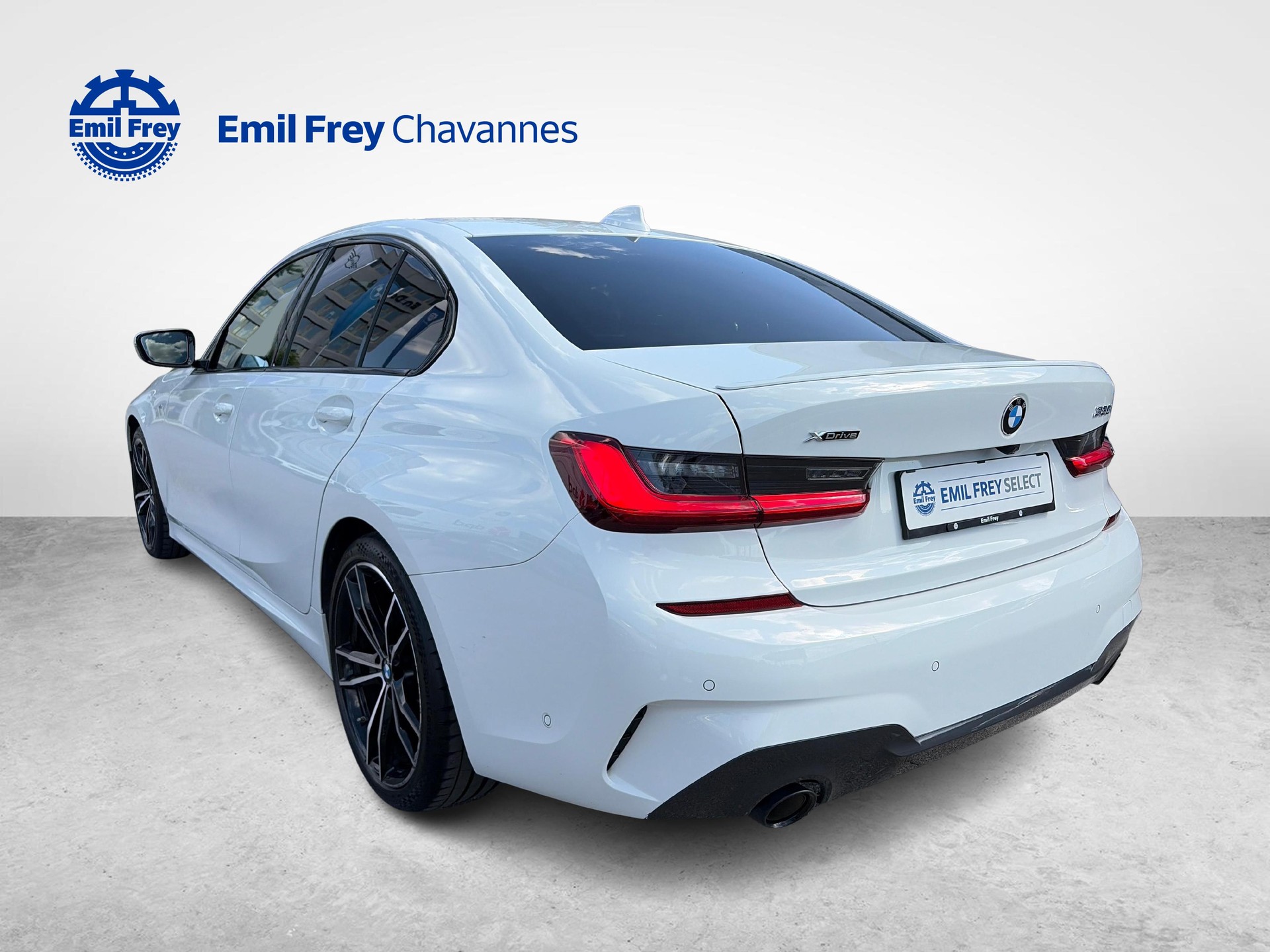 BMW 330i xDrive SAG M Sport-showroom-element-2