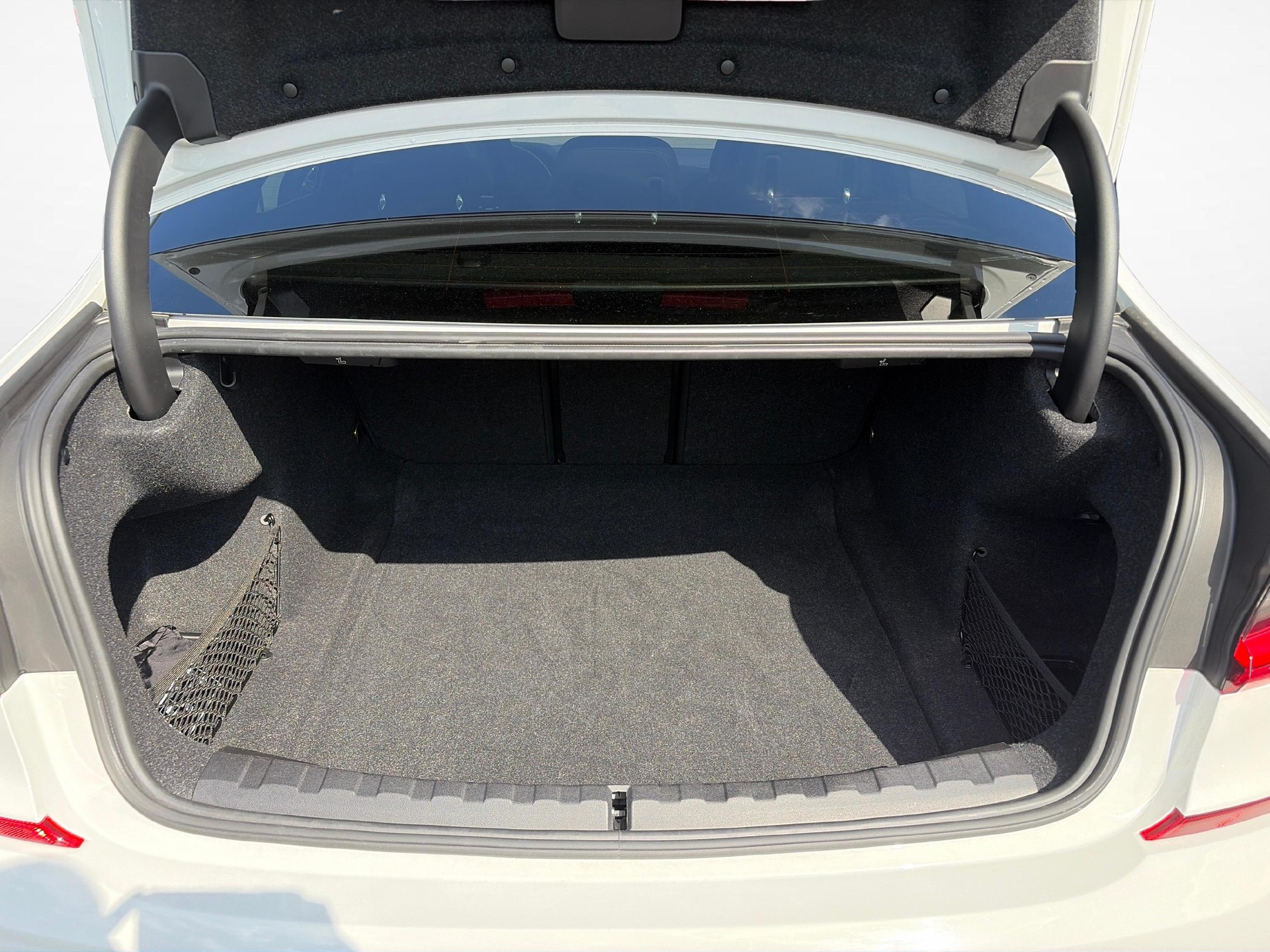 BMW 330i xDrive SAG M Sport-image-19