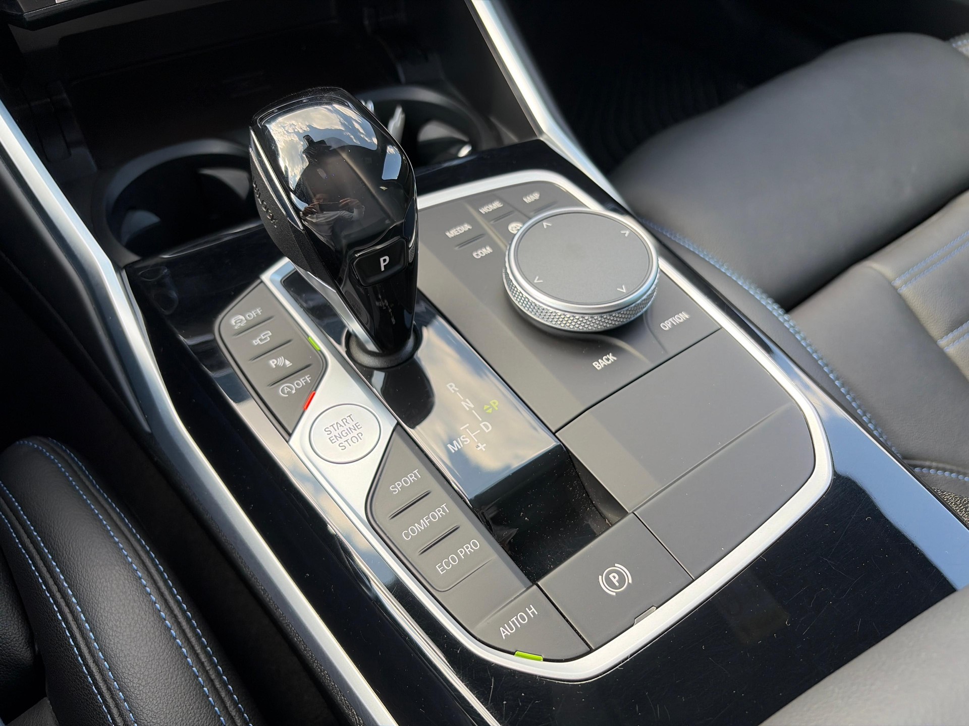 BMW 330i xDrive SAG M Sport-image-16