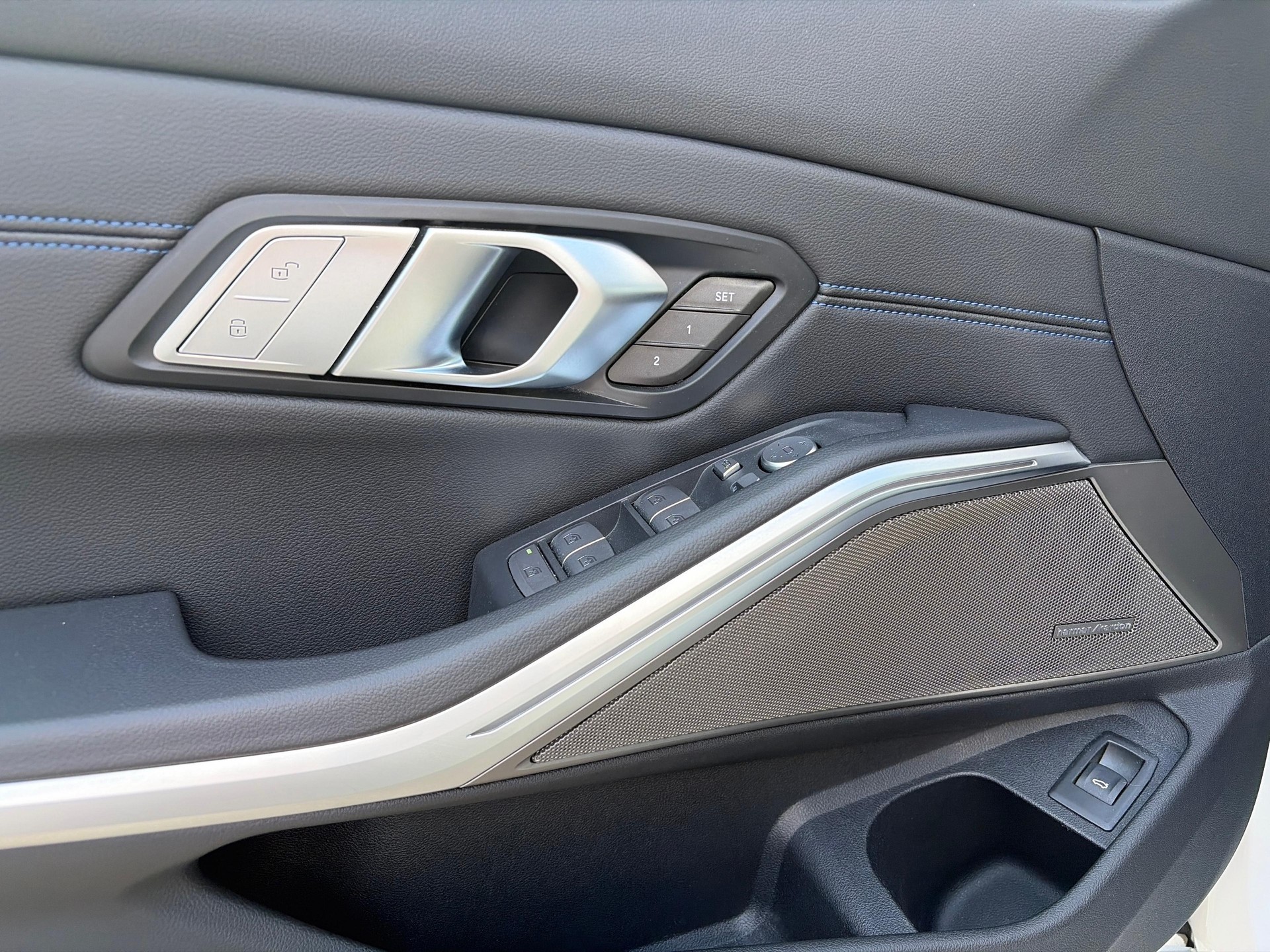 BMW 330i xDrive SAG M Sport-image-10