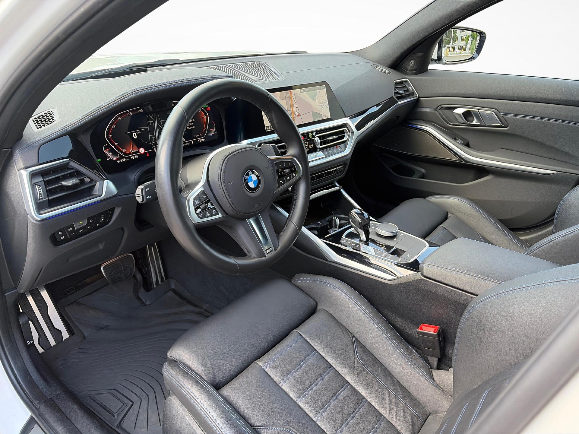 BMW 330i xDrive SAG M Sport-image-8