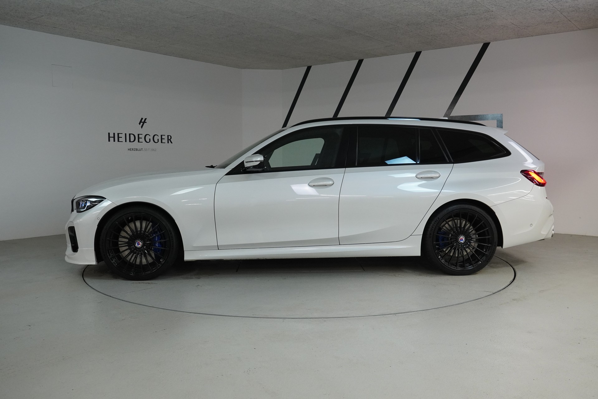 BMW-ALPINA B3 BiTurbo Touring 3.0 xDrive Switch-Tronic-showroom-element-3