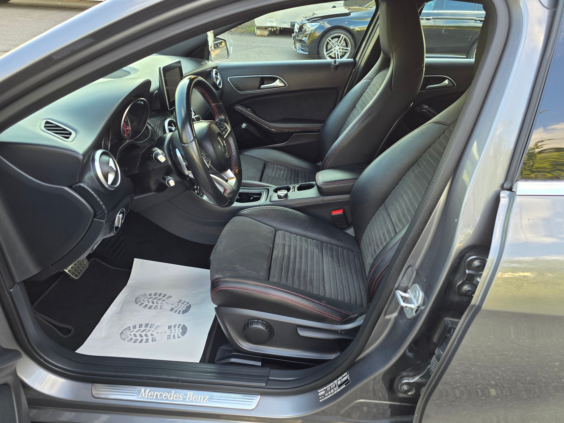 MERCEDES-BENZ A 250 AMG Line 4Matic 7G-DCT-image-9