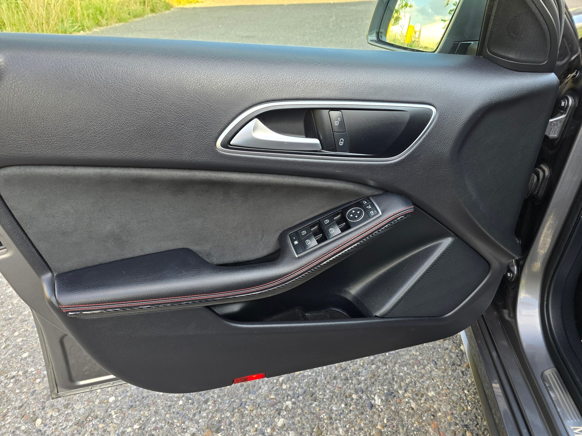 MERCEDES-BENZ A 250 AMG Line 4Matic 7G-DCT-image-11