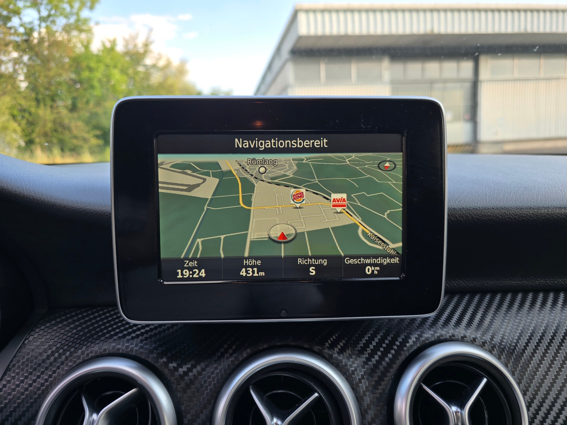 MERCEDES-BENZ A 250 AMG Line 4Matic 7G-DCT-image-17