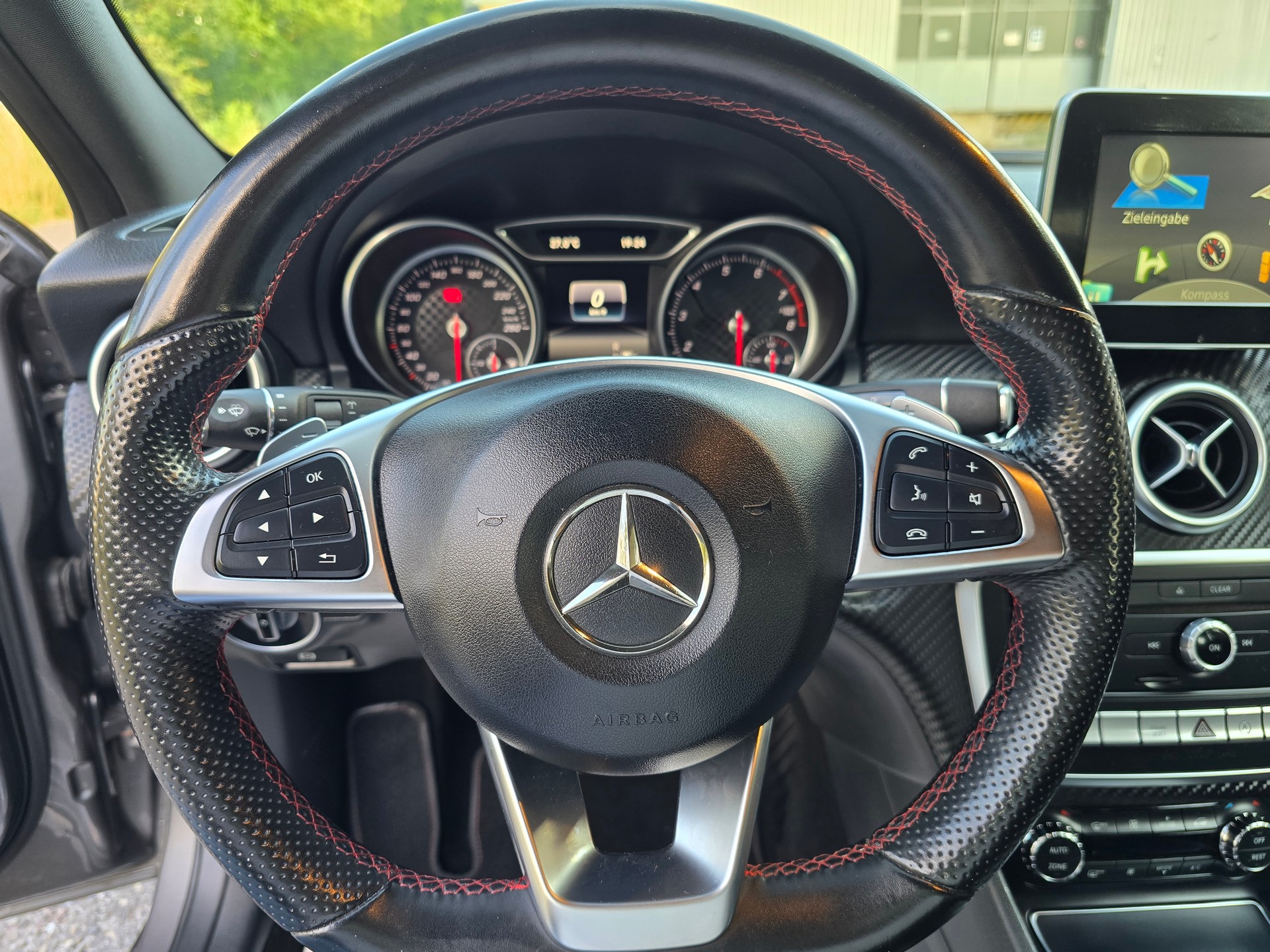 MERCEDES-BENZ A 250 AMG Line 4Matic 7G-DCT-image-16
