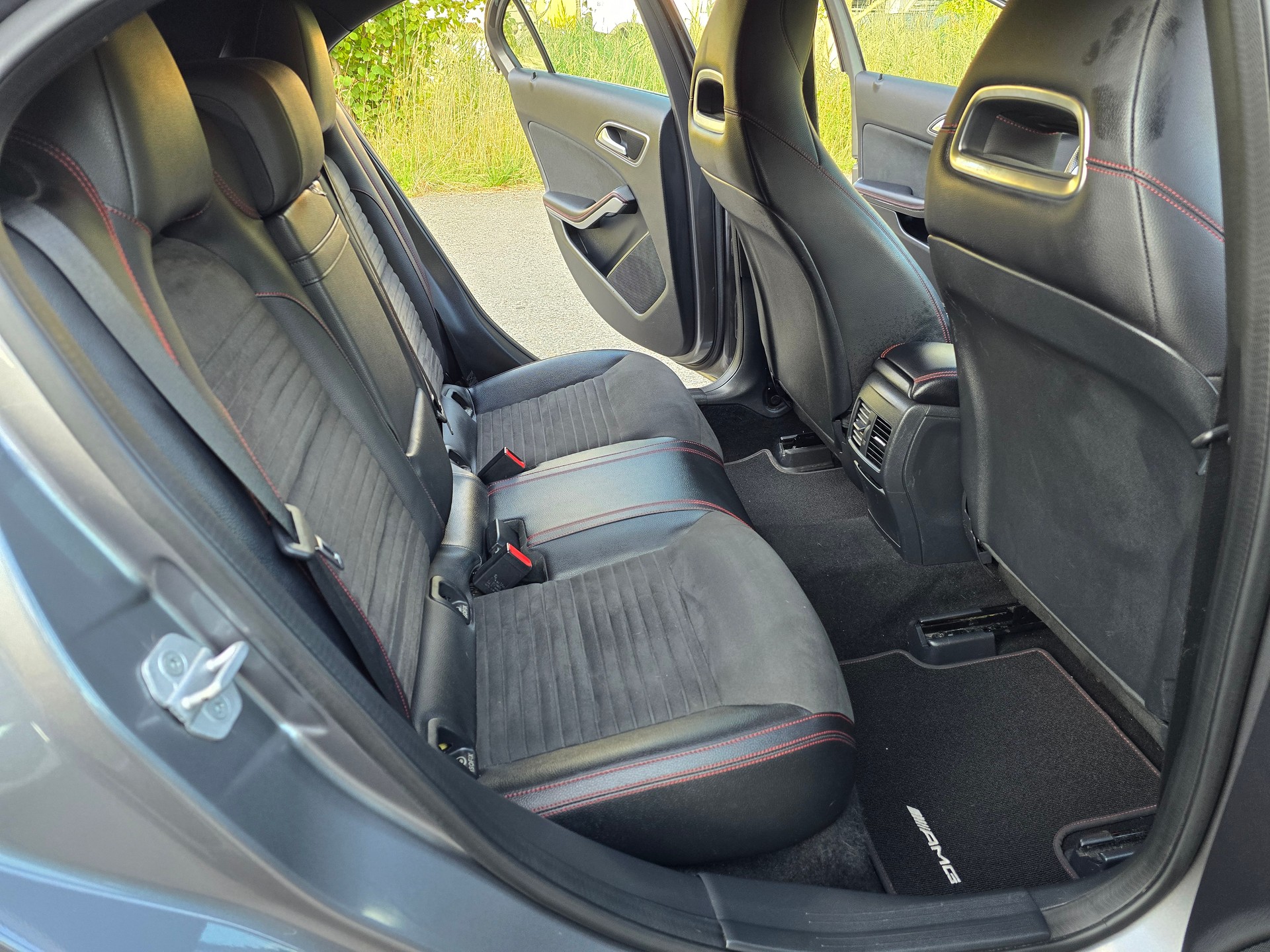 MERCEDES-BENZ A 250 AMG Line 4Matic 7G-DCT-image-14