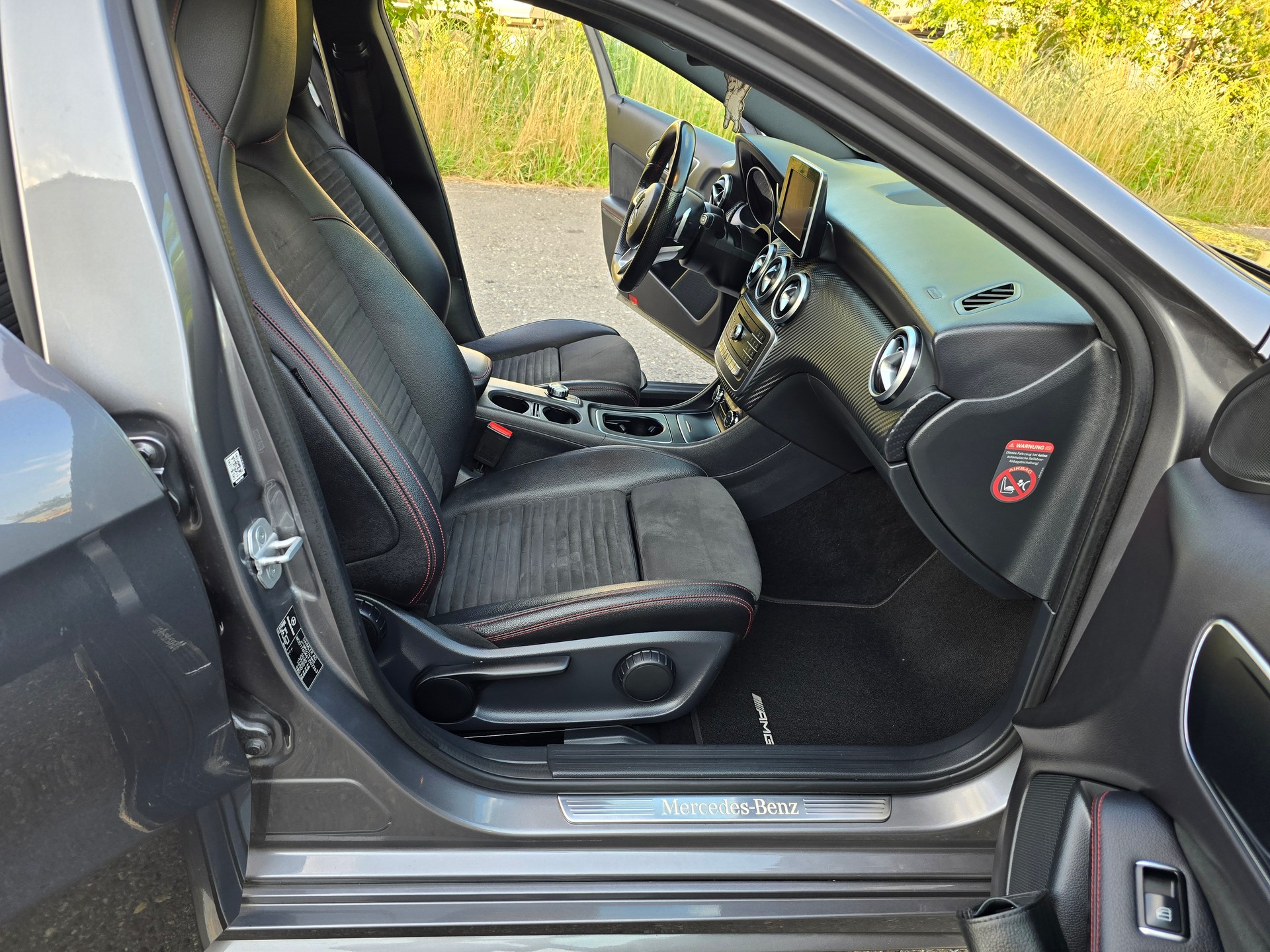 MERCEDES-BENZ A 250 AMG Line 4Matic 7G-DCT-image-13