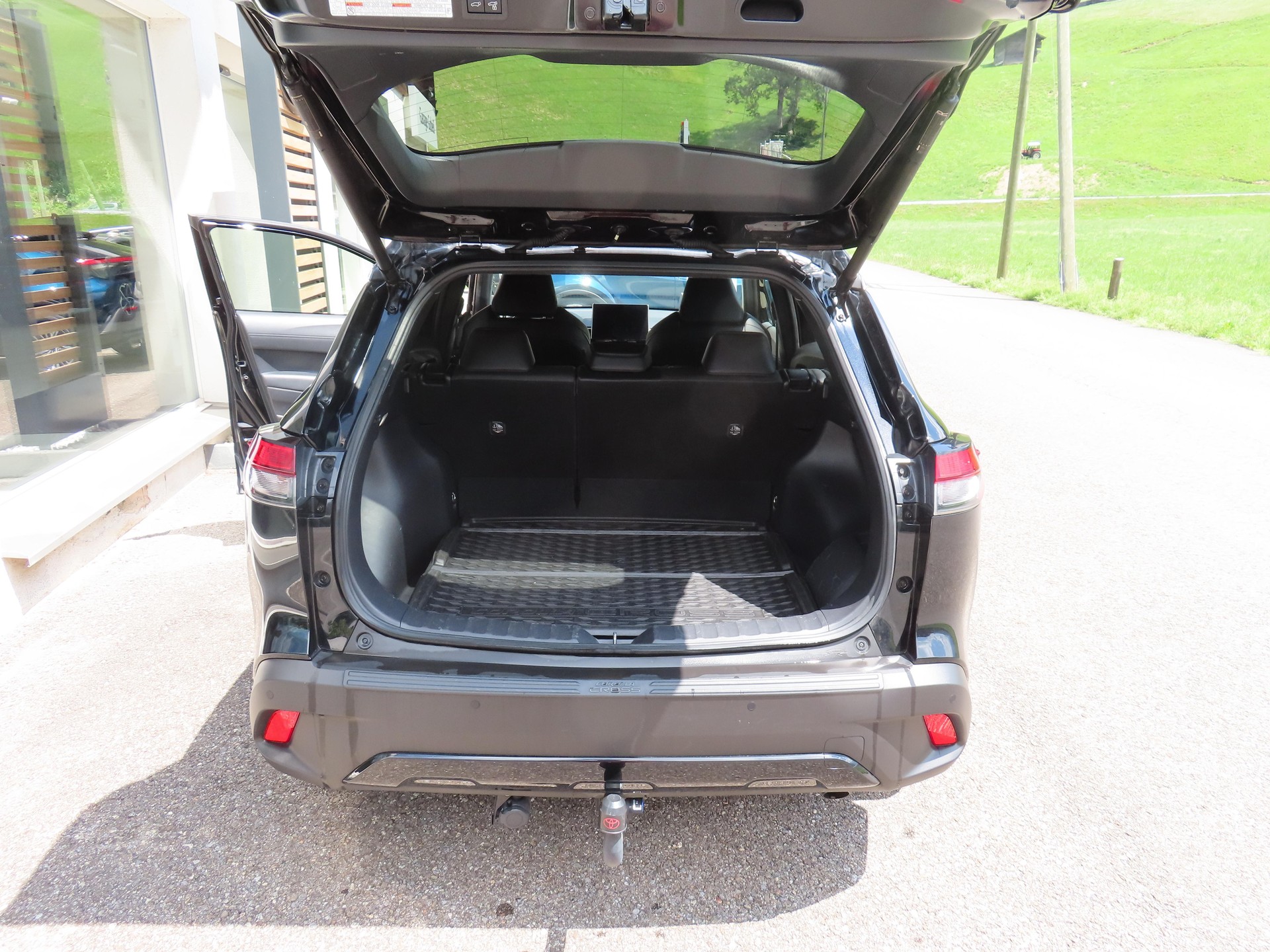 TOYOTA Corolla Cross 2.0 HSD Trend AWD-i-image-7