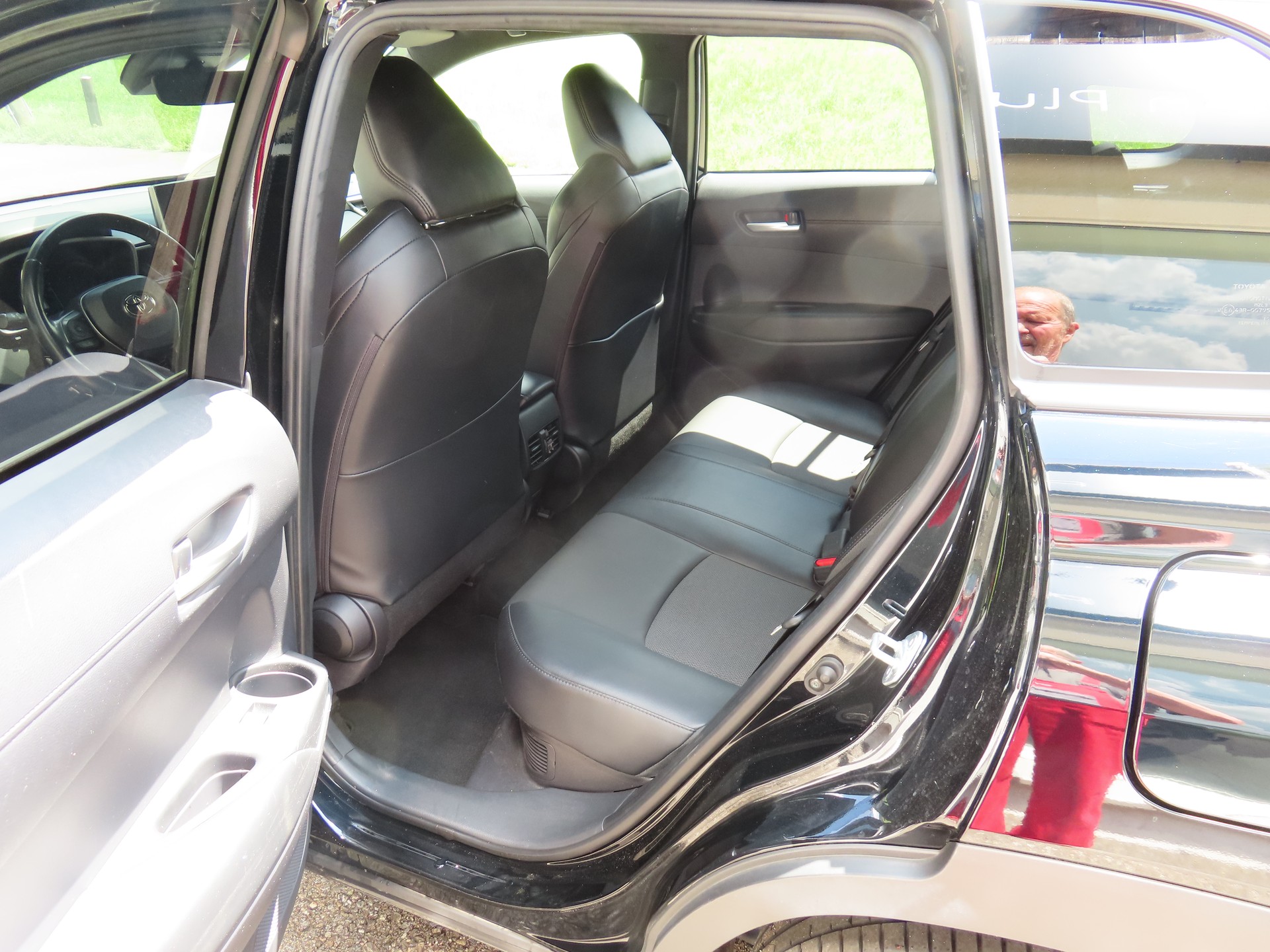 TOYOTA Corolla Cross 2.0 HSD Trend AWD-i-image-6