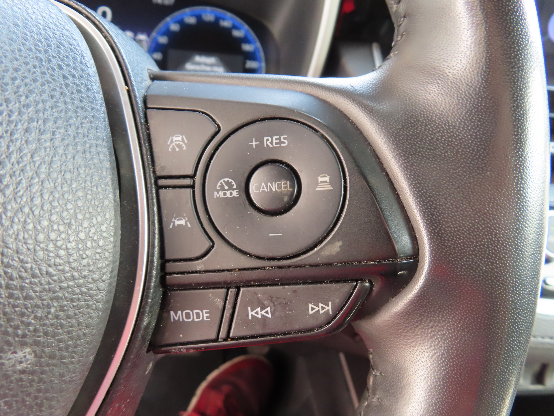 TOYOTA Corolla Cross 2.0 HSD Trend AWD-i-image-12