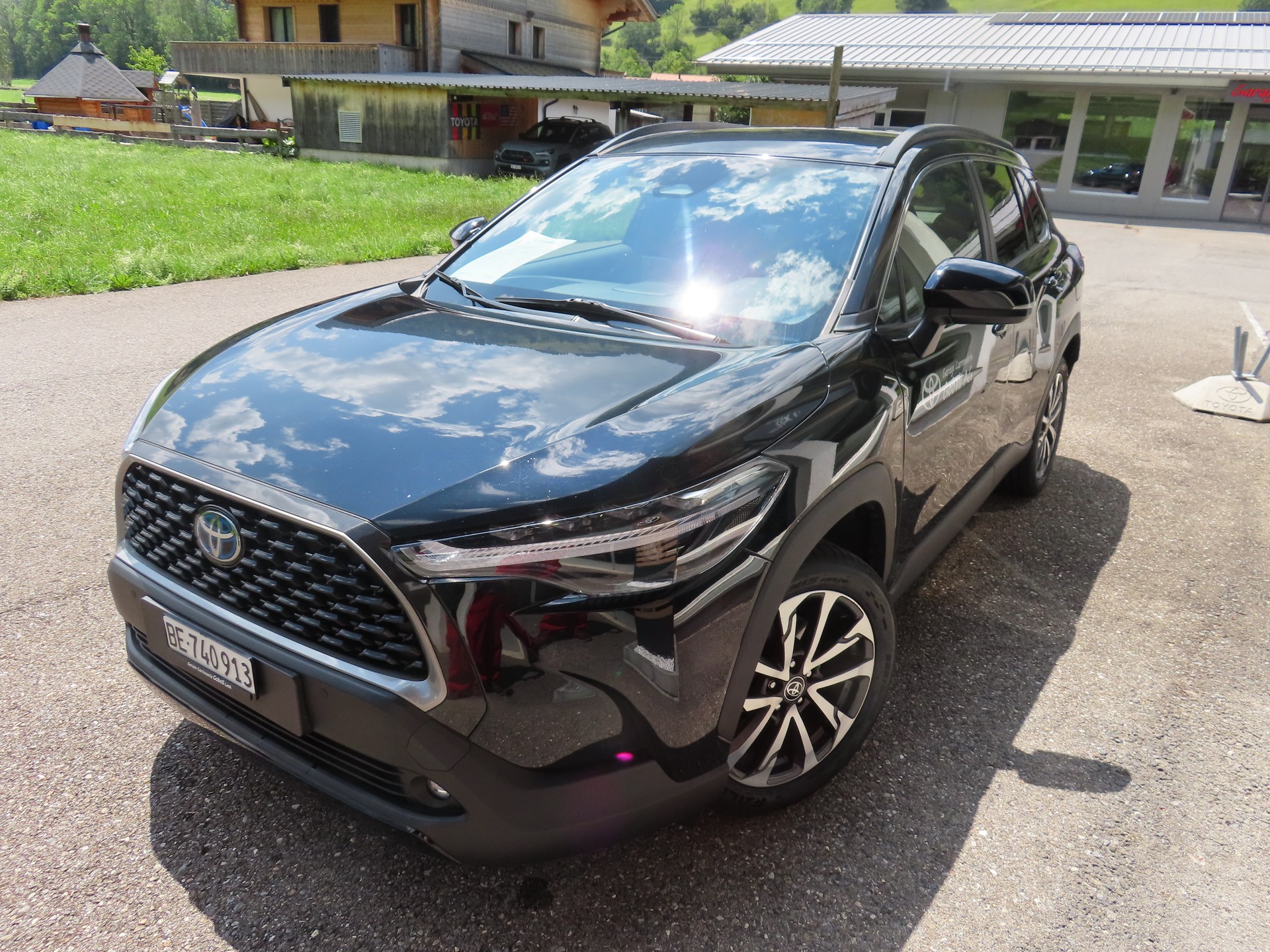 TOYOTA Corolla Cross 2.0 HSD Trend AWD-i-image-3