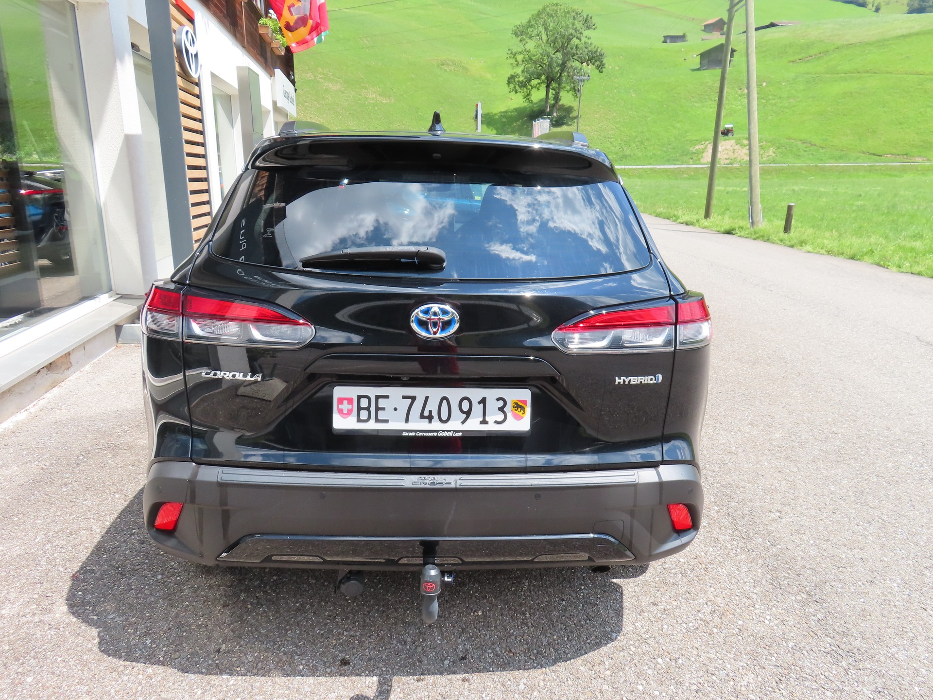 TOYOTA Corolla Cross 2.0 HSD Trend AWD-i-image-4