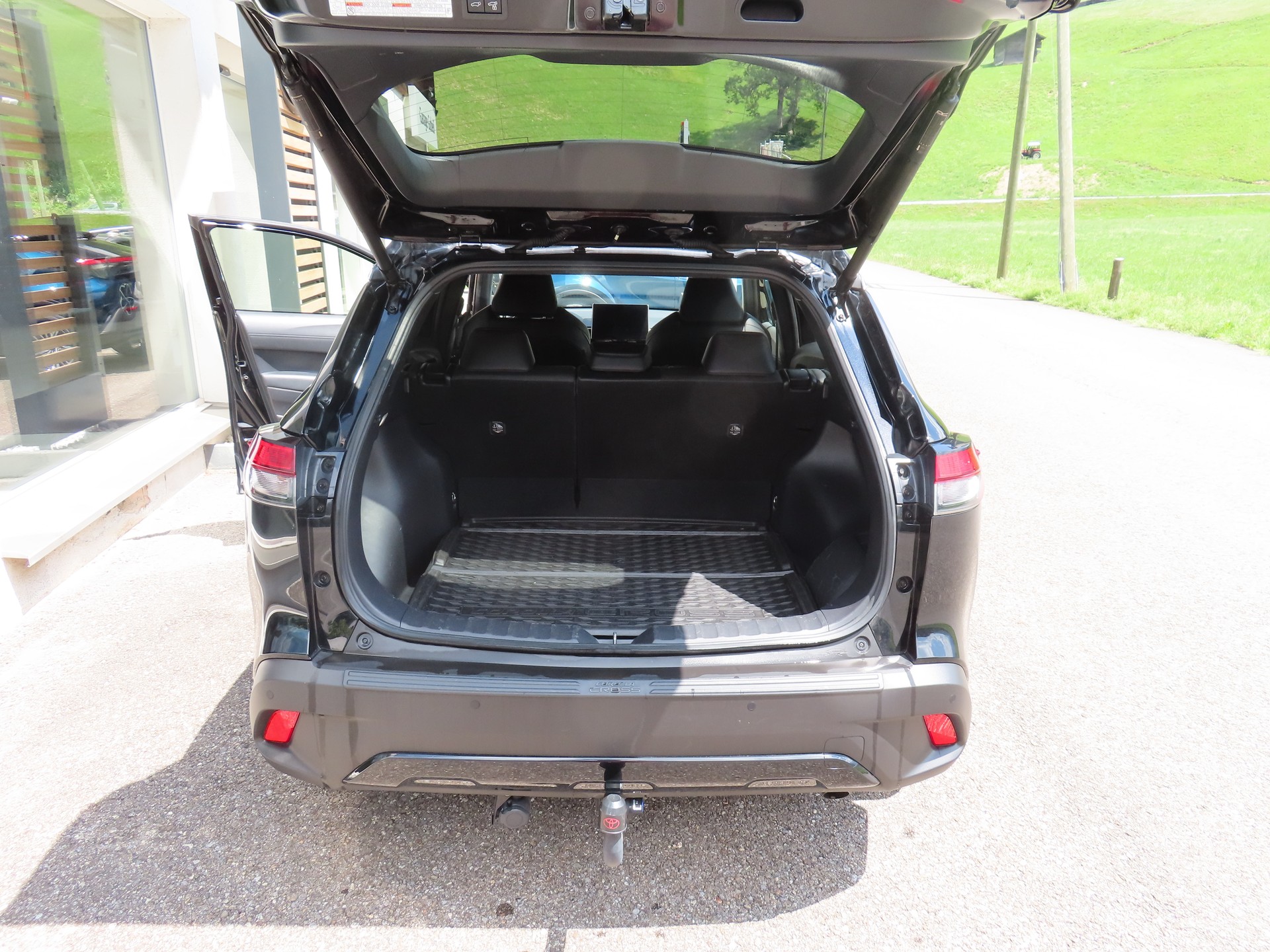 TOYOTA Corolla Cross 2.0 HSD Trend AWD-i-image-7