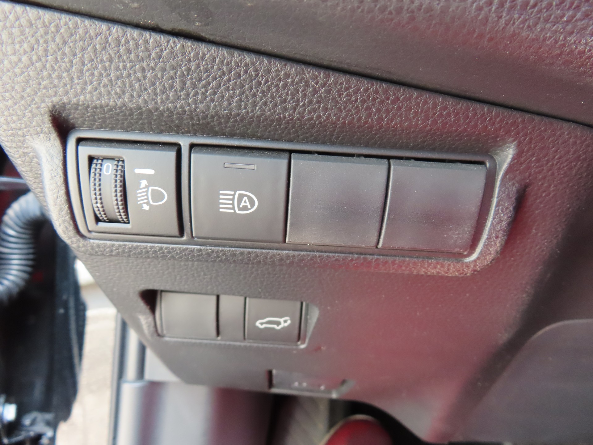 TOYOTA Corolla Cross 2.0 HSD Trend AWD-i-image-15