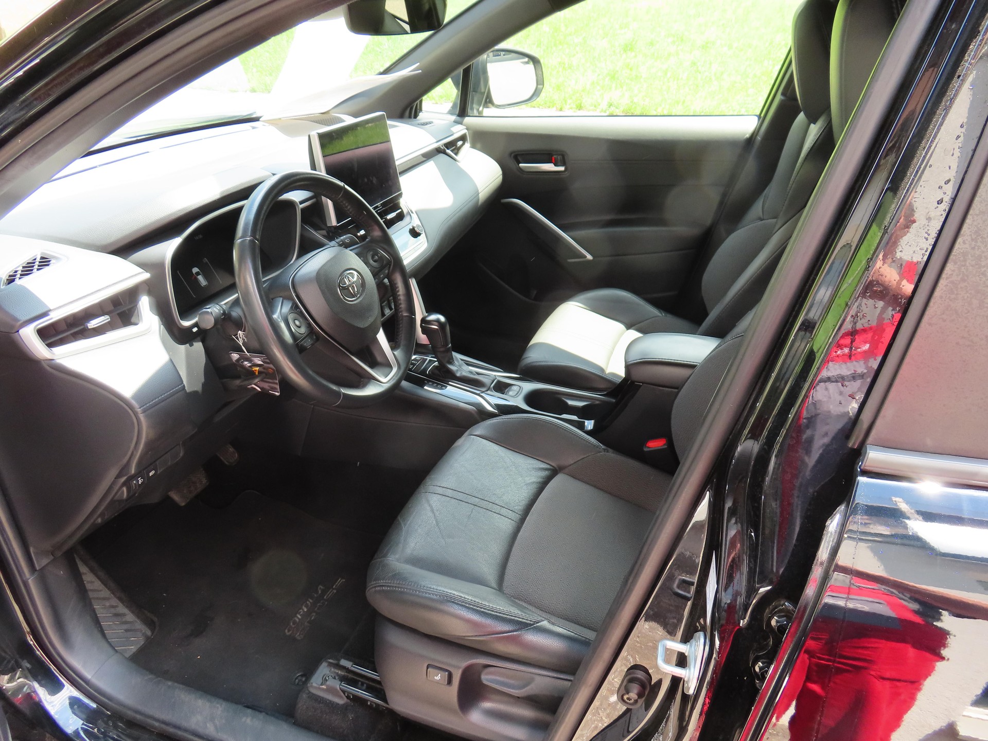 TOYOTA Corolla Cross 2.0 HSD Trend AWD-i-image-5
