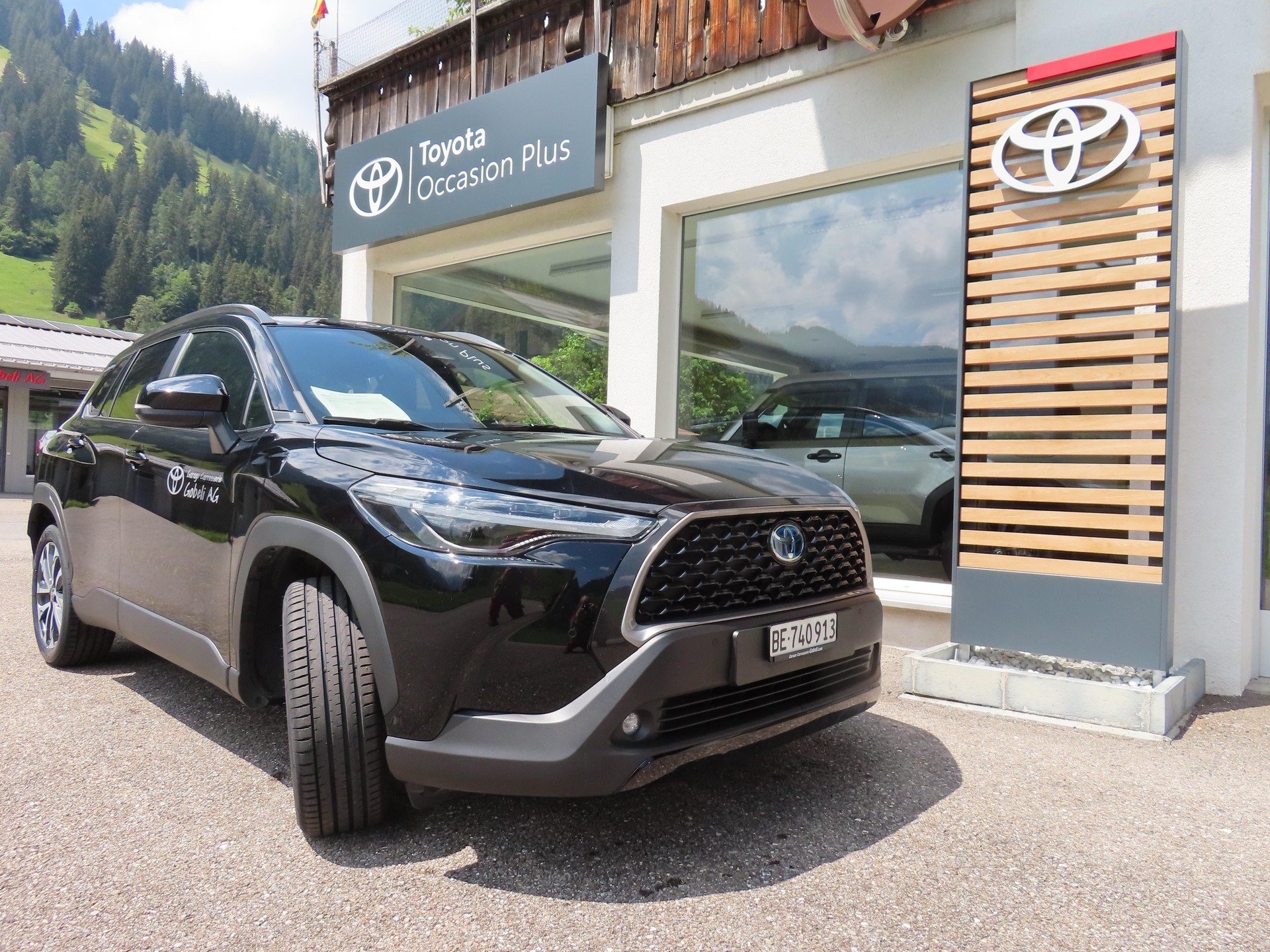 TOYOTA Corolla Cross 2.0 HSD Trend AWD-i-image-0