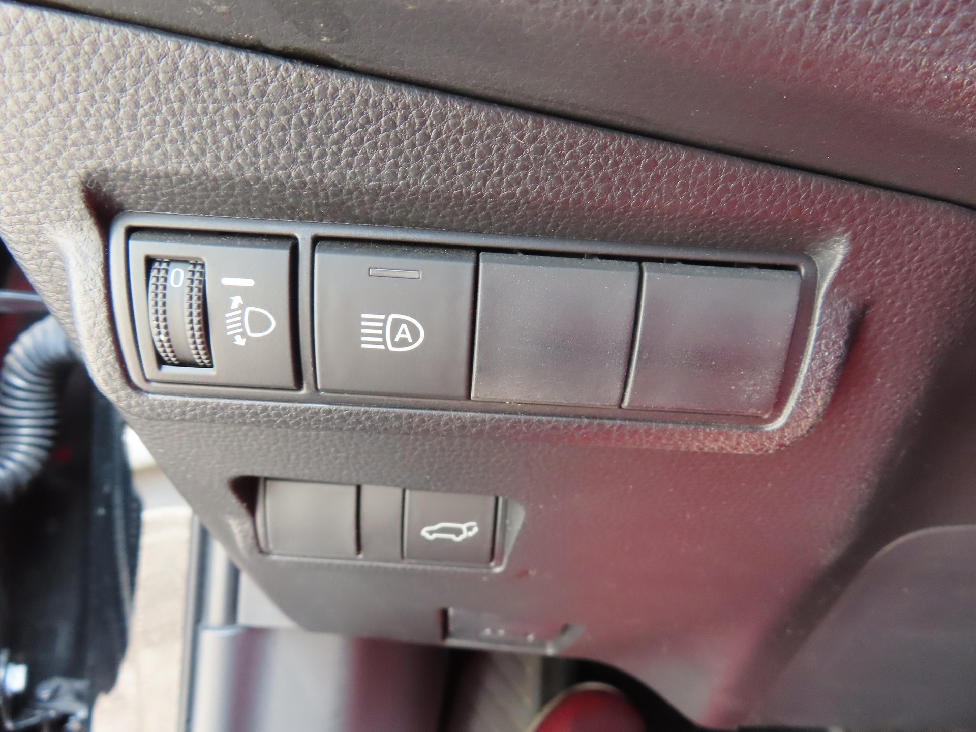 TOYOTA Corolla Cross 2.0 HSD Trend AWD-i-image-15