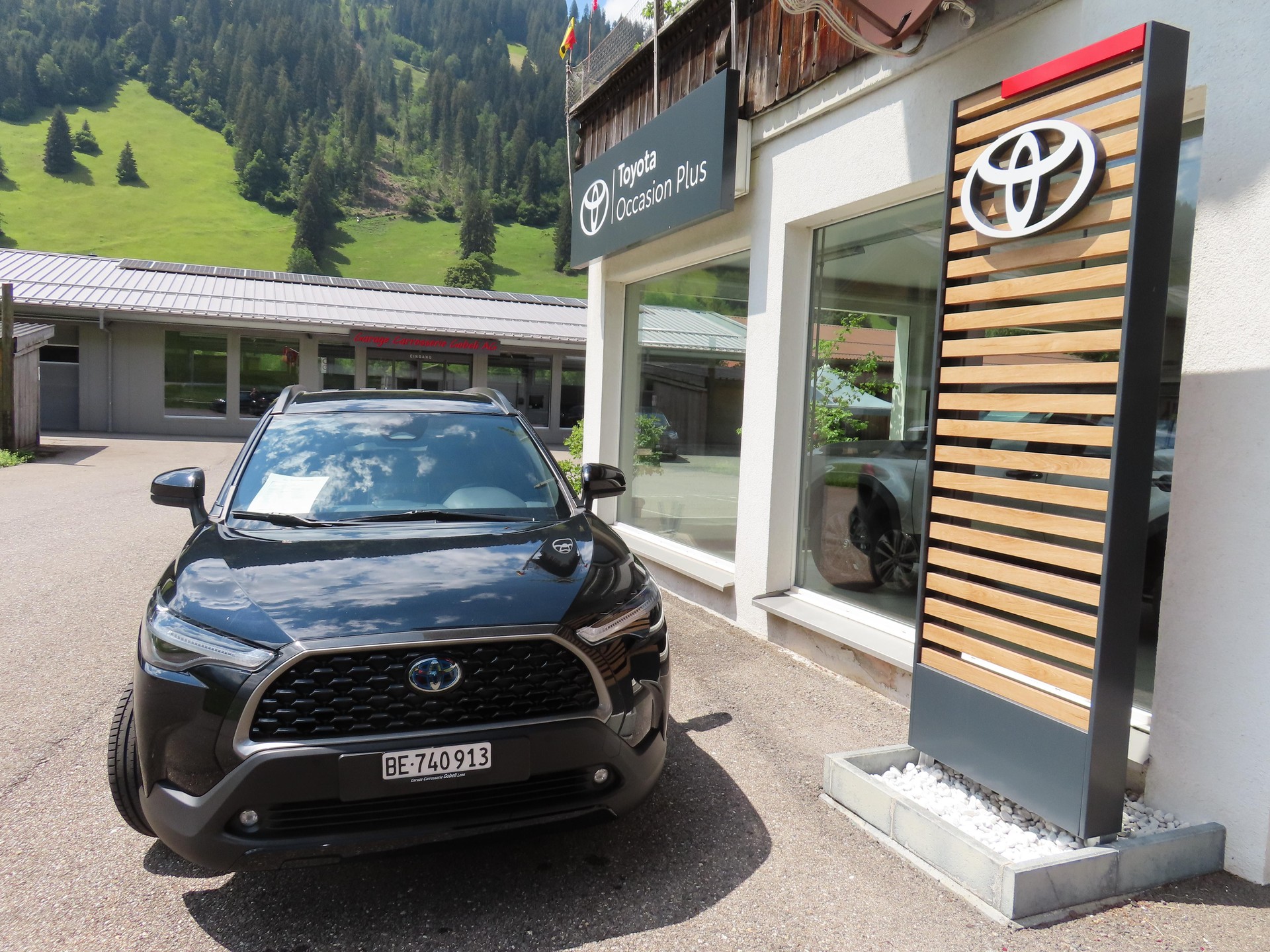 TOYOTA Corolla Cross 2.0 HSD Trend AWD-i-image-2