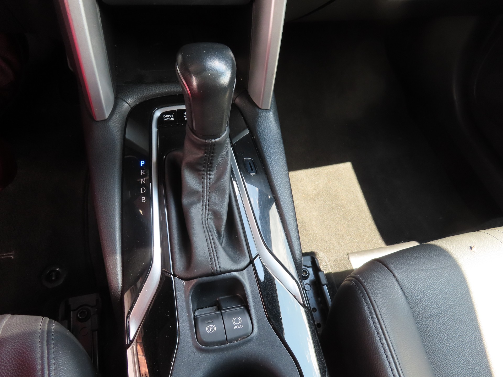 TOYOTA Corolla Cross 2.0 HSD Trend AWD-i-image-8