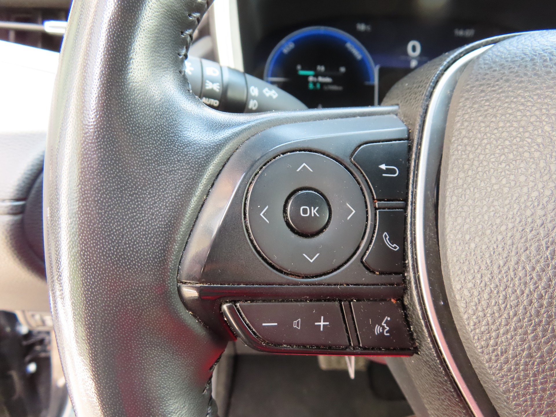 TOYOTA Corolla Cross 2.0 HSD Trend AWD-i-image-13